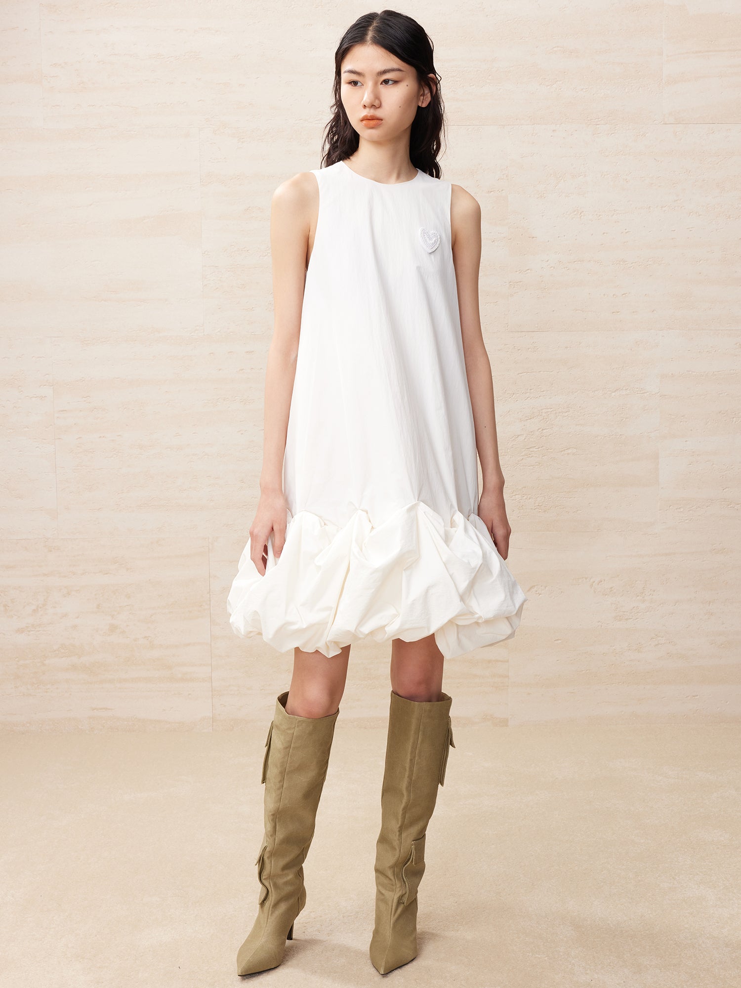 A-line sleeveless white bubble edge dress