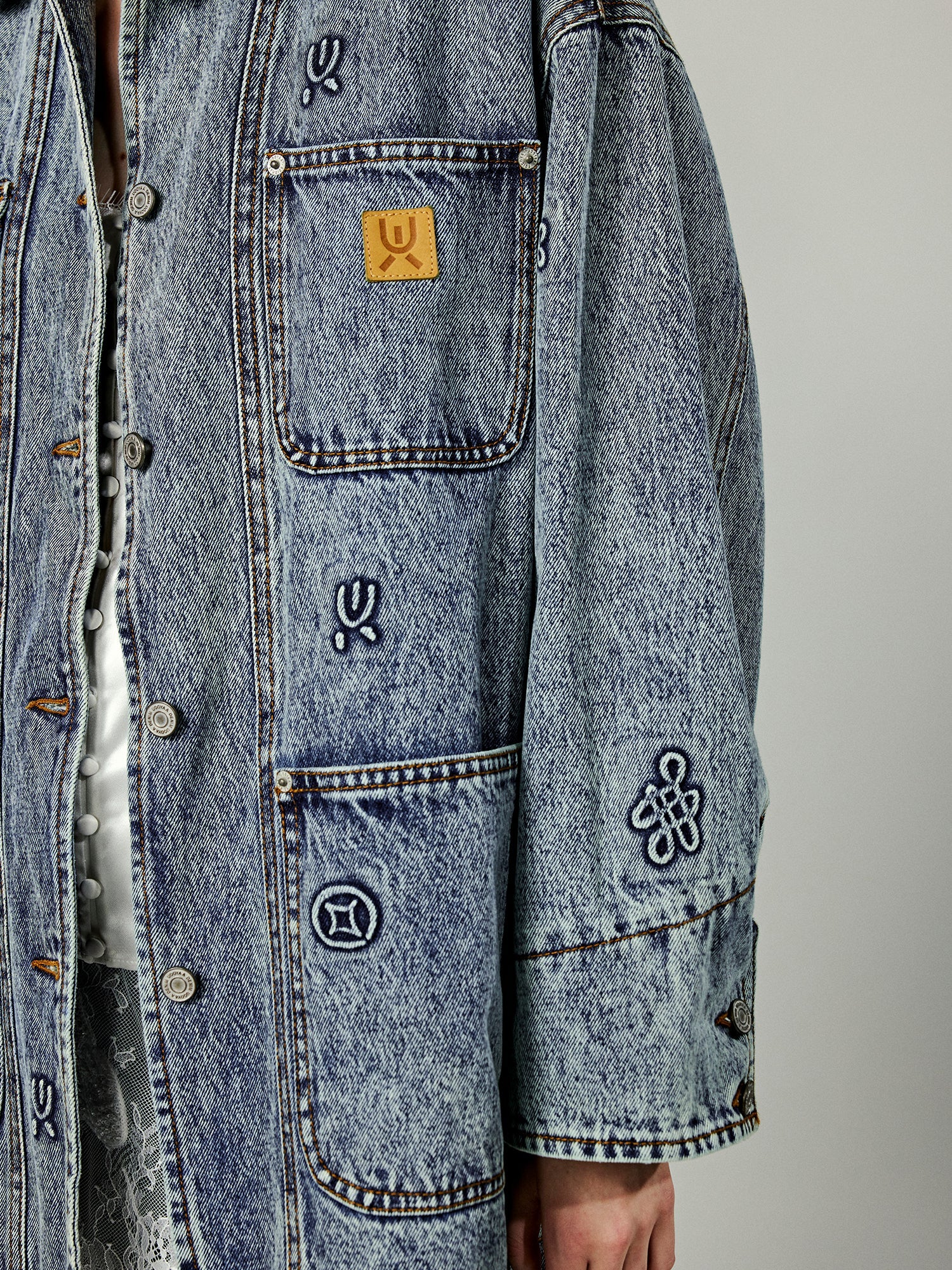 Chinese-Style embroidered hunting denim jacket
