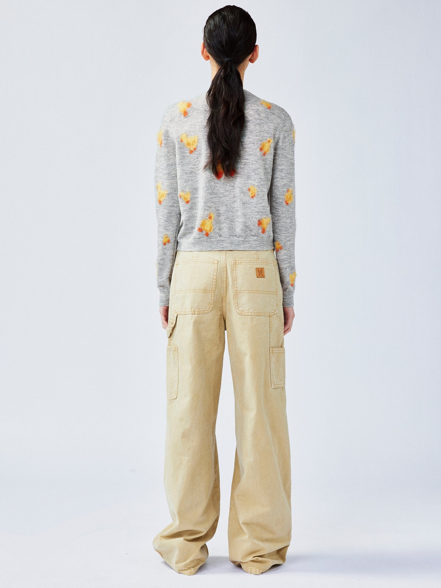 "I" duck round neck cardigan