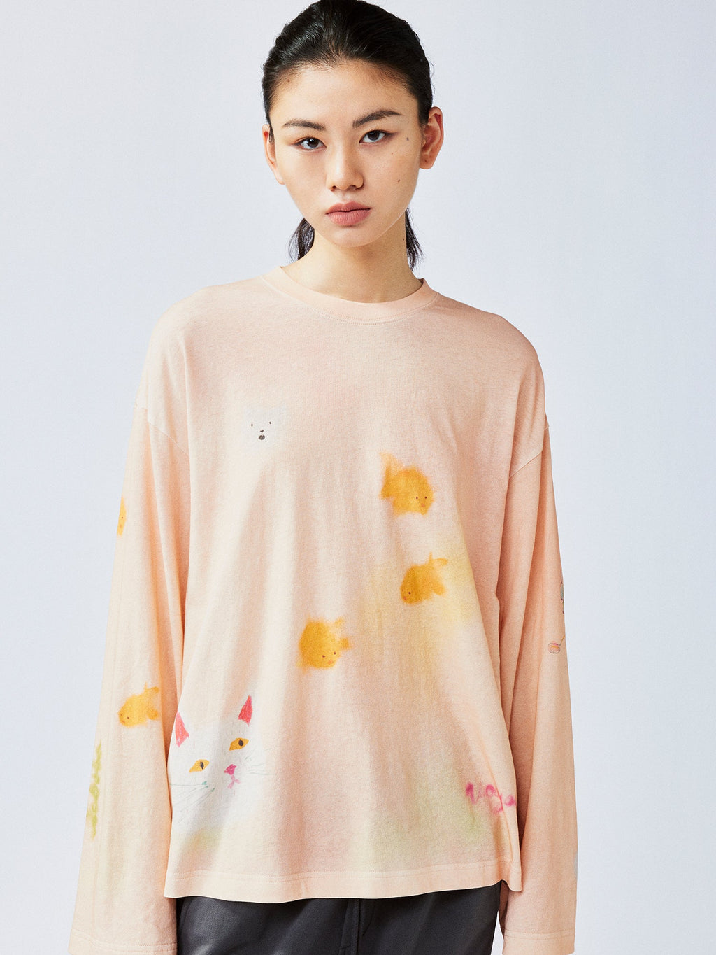 ドリーミーなグラフィティロングスリーブTシャツ
