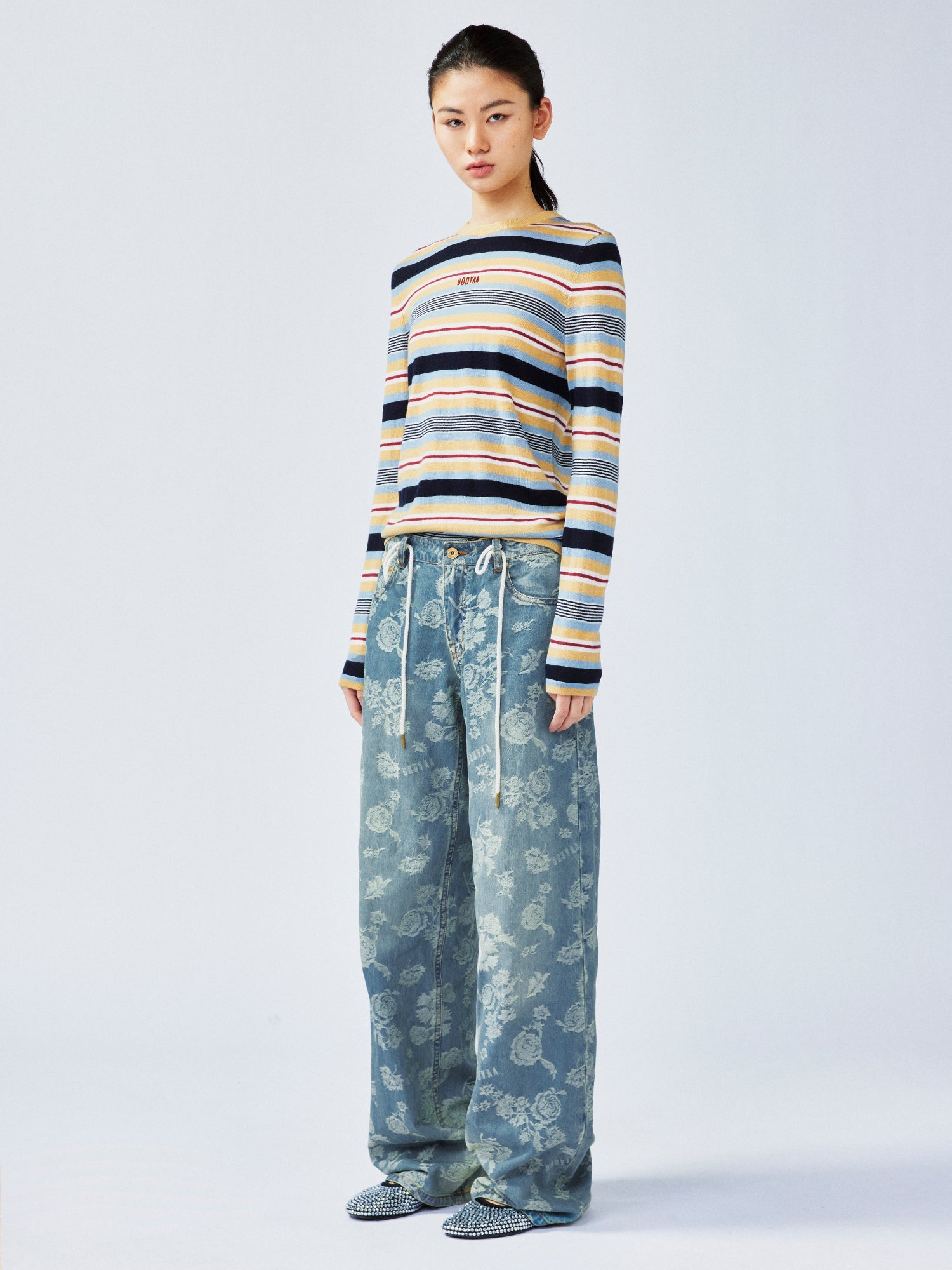 Romantic floral jacquard jeans