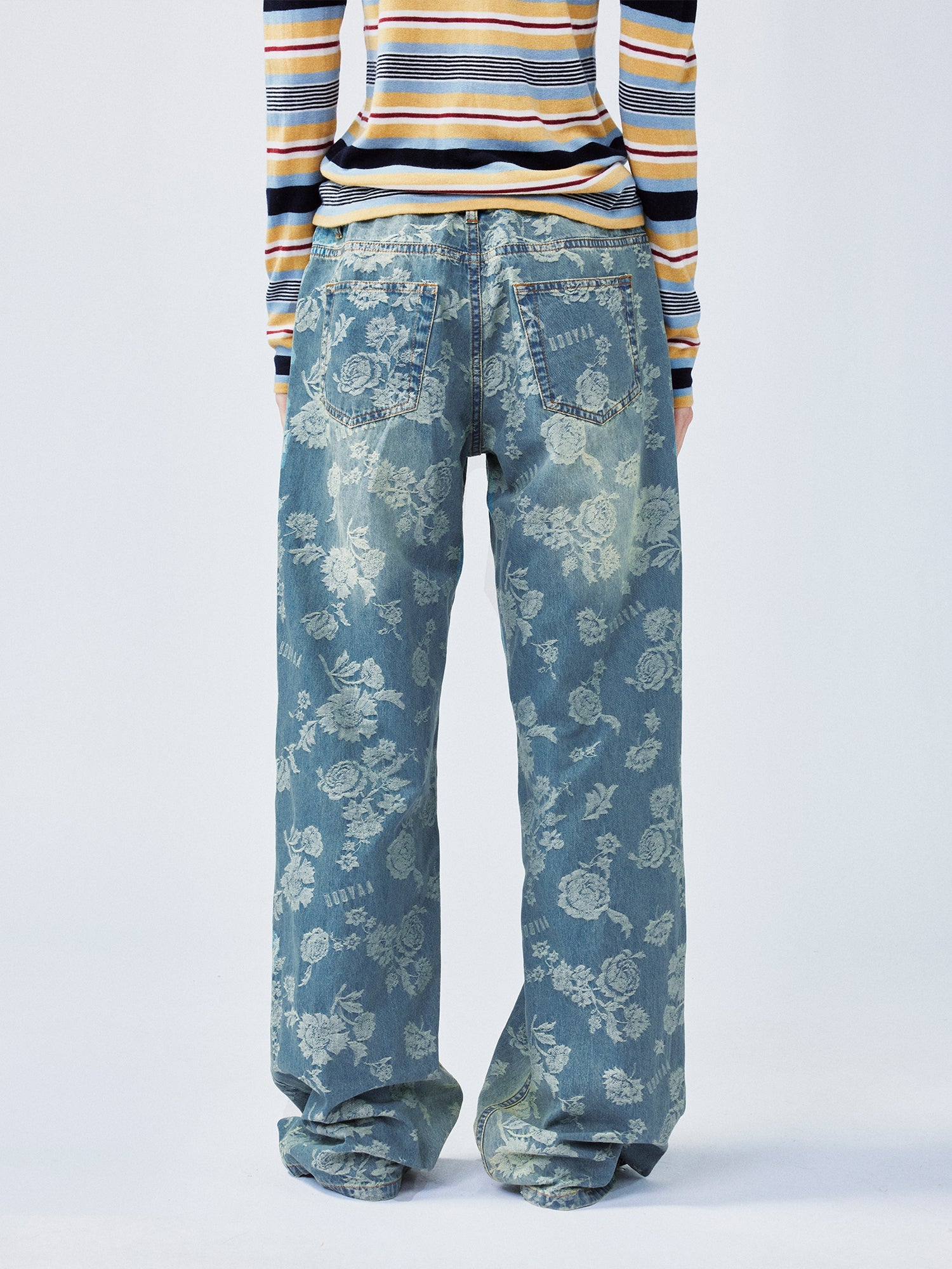 Romantic floral jacquard jeans