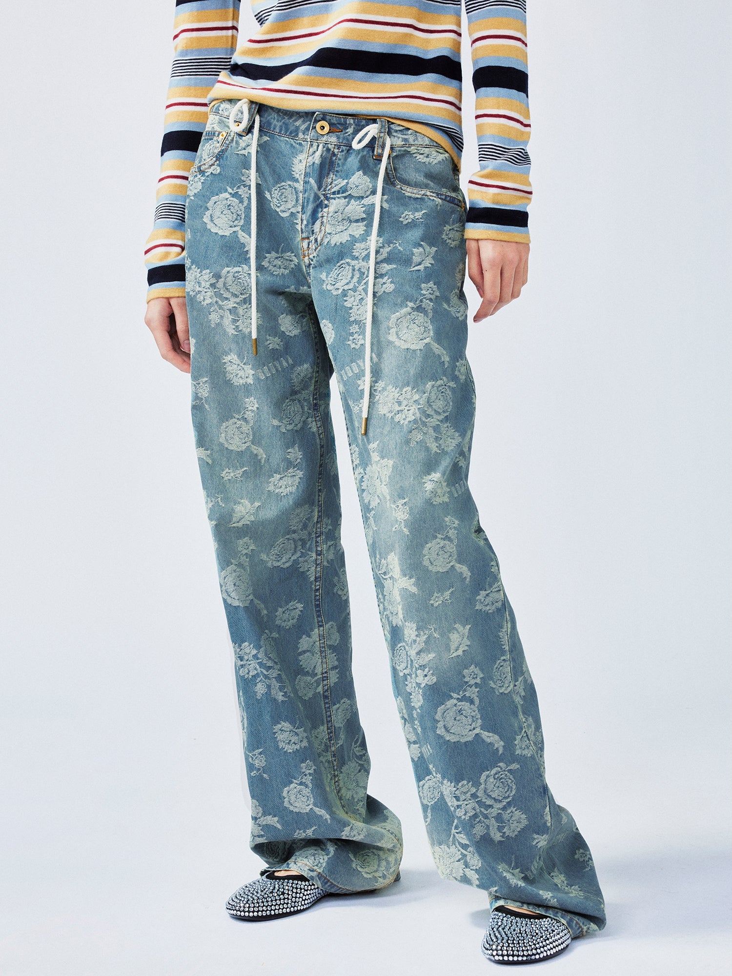 Romantic floral jacquard jeans