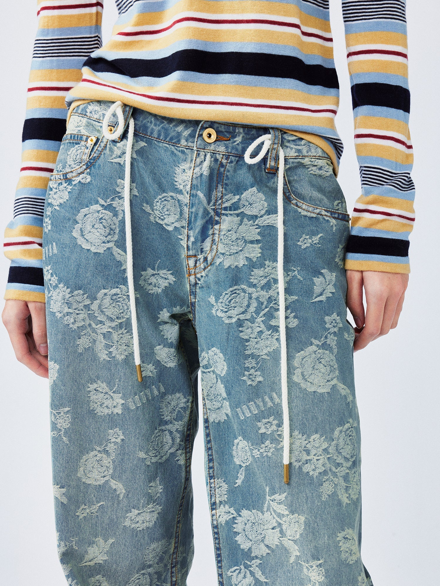 Romantic floral jacquard jeans