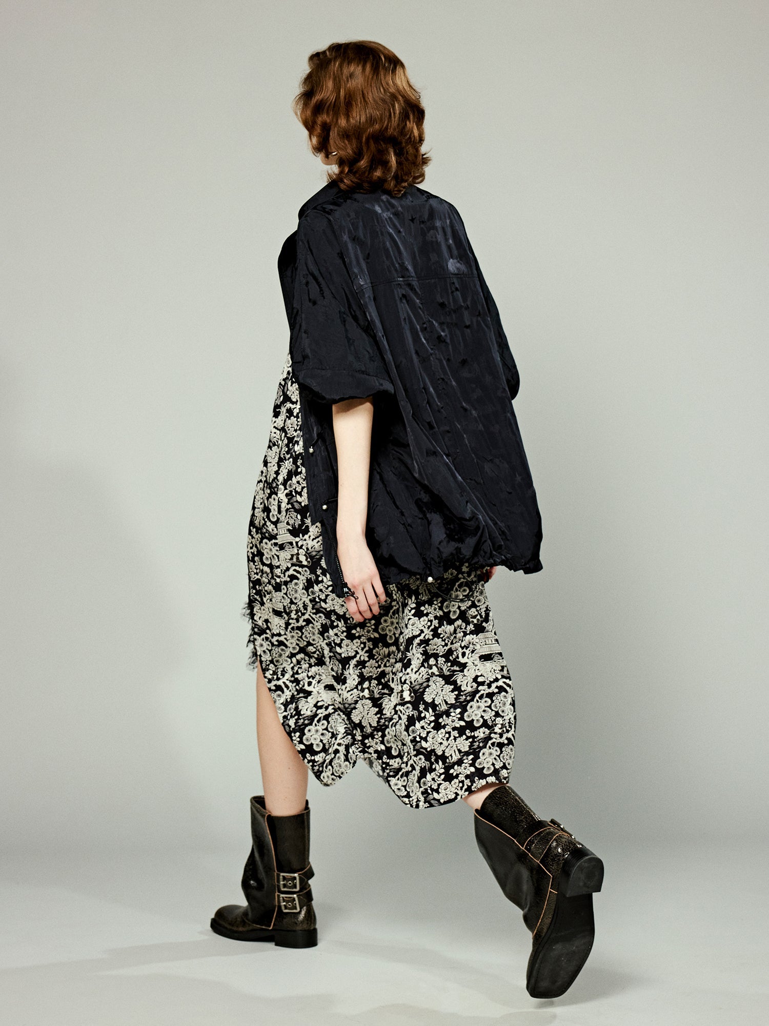 Sporty hunting jacket with jacquard floral design