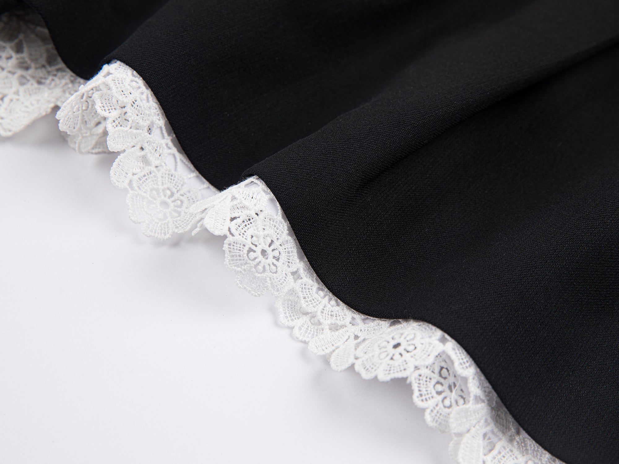 Lace edge shorts (Khaki/Black)