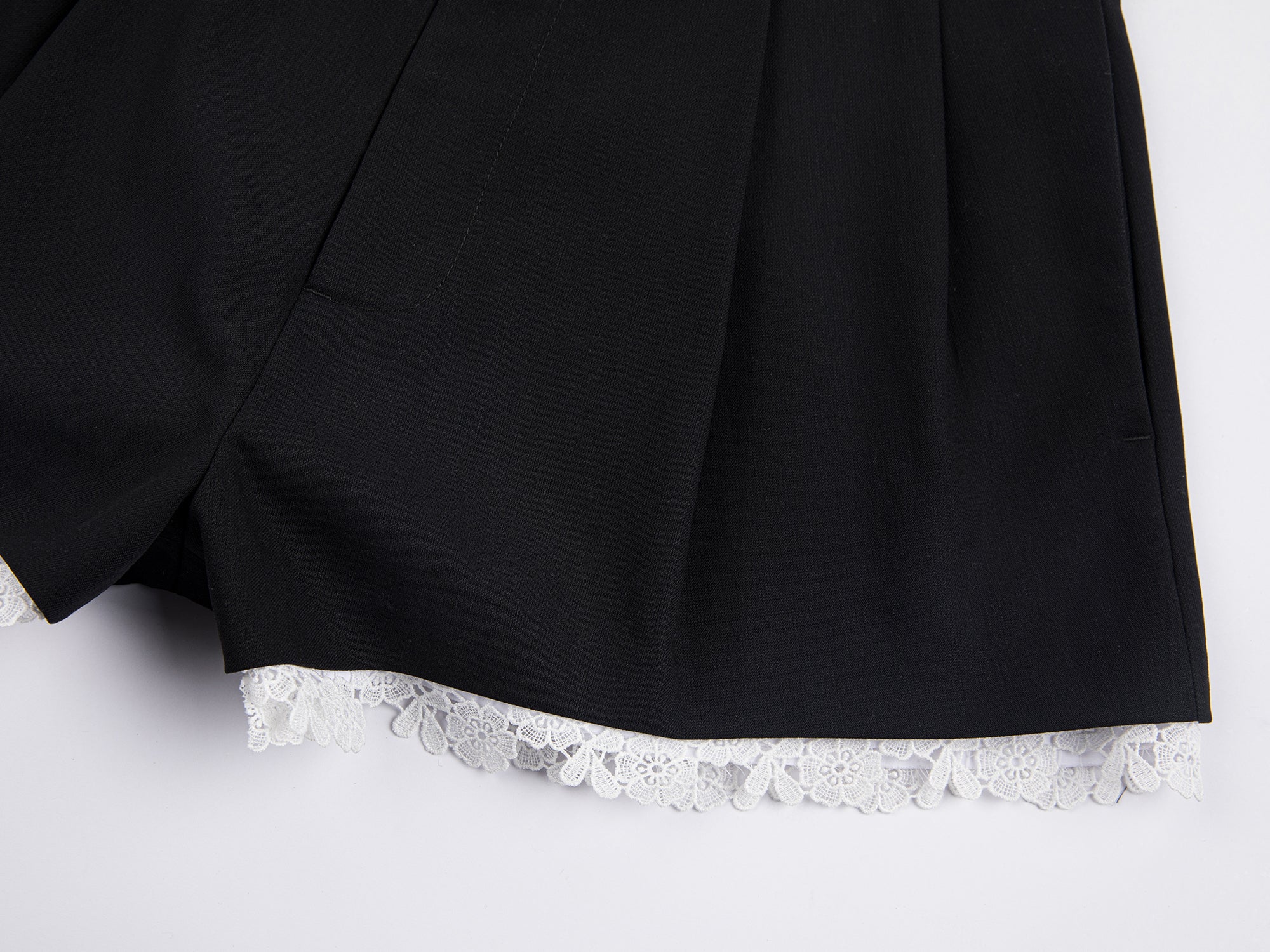 Lace edge shorts (Khaki/Black)