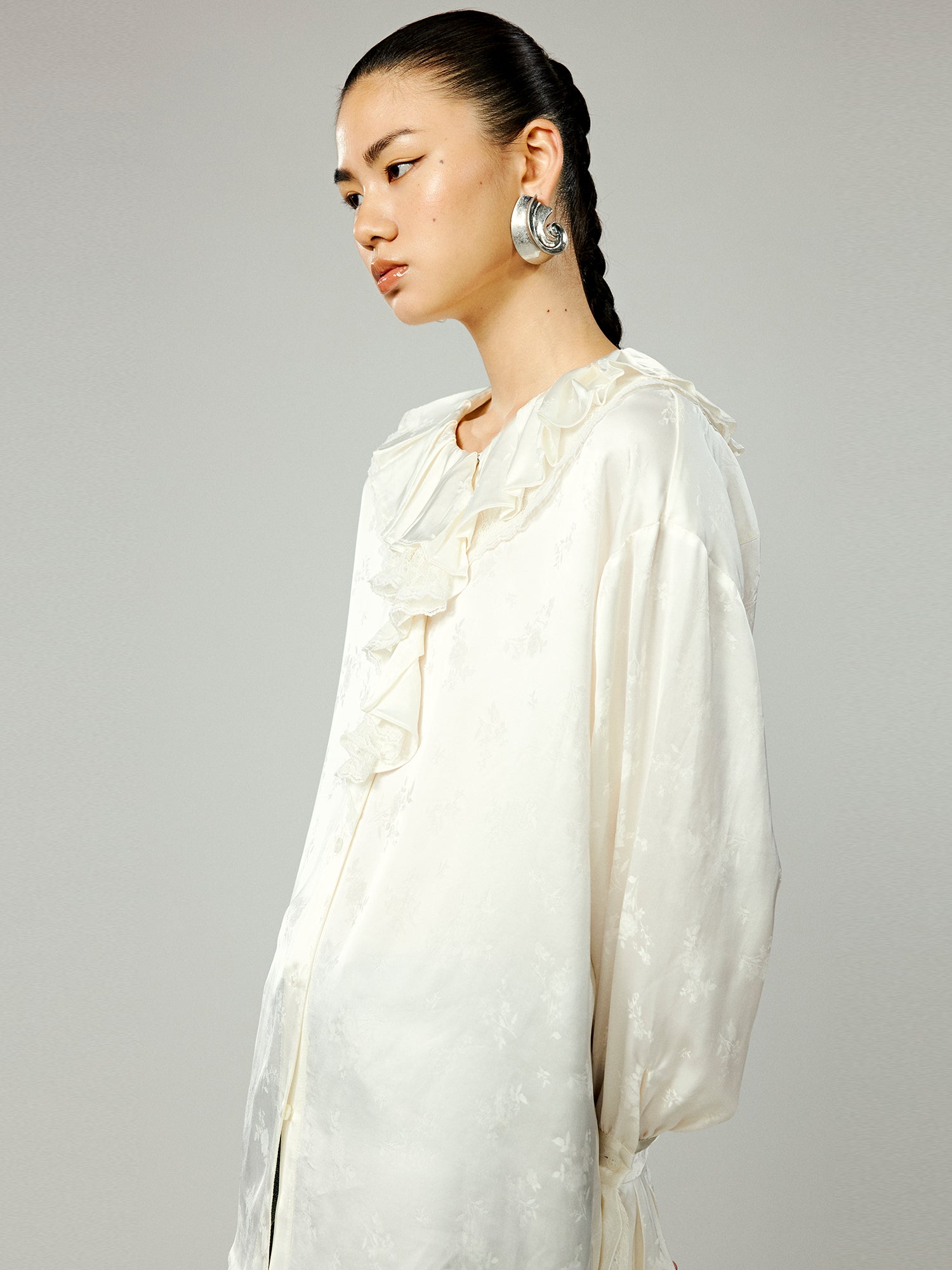 Lace ruffled collar embroidered shirt