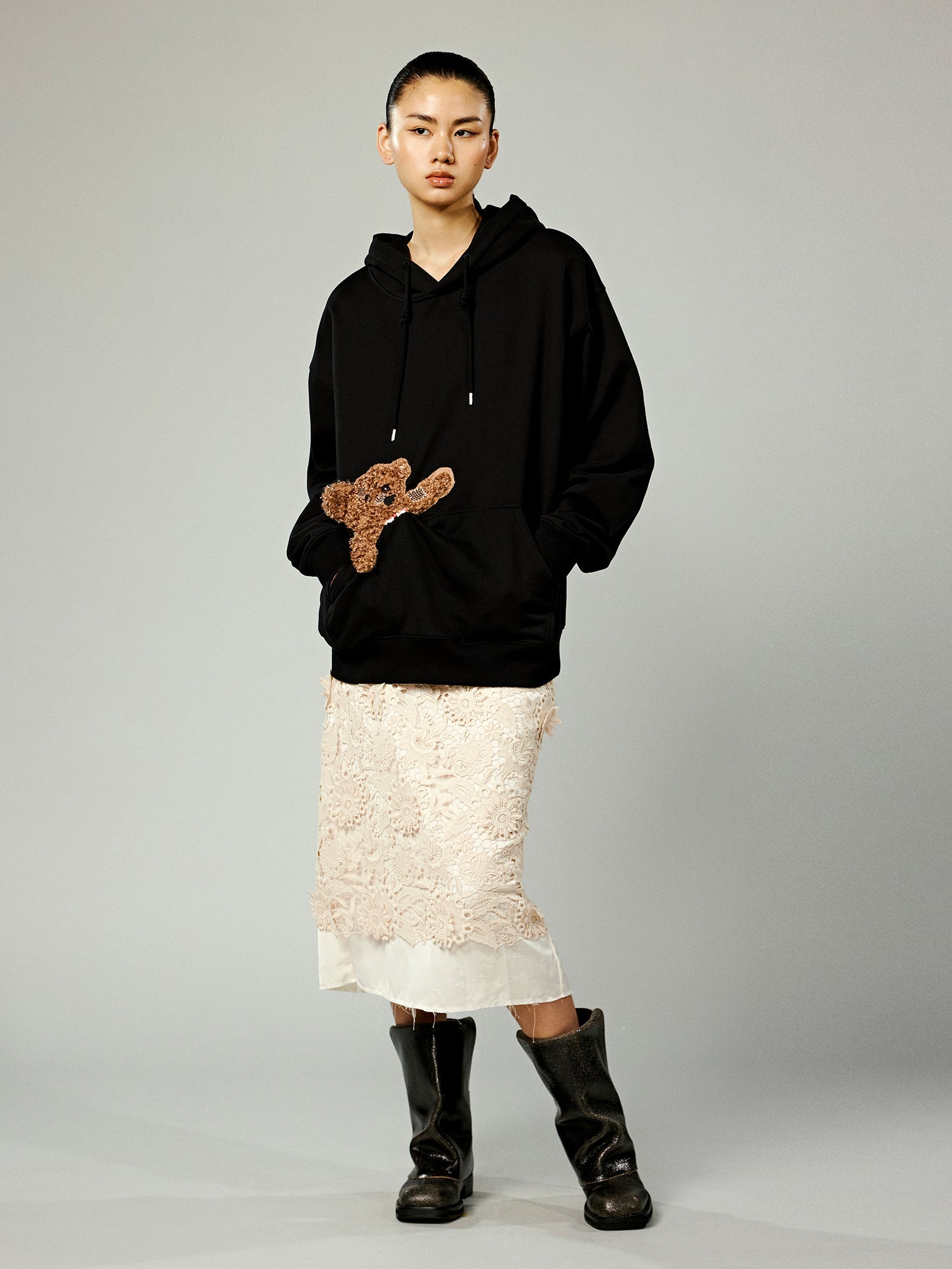 Hoodie with a little puppy biting the pocket