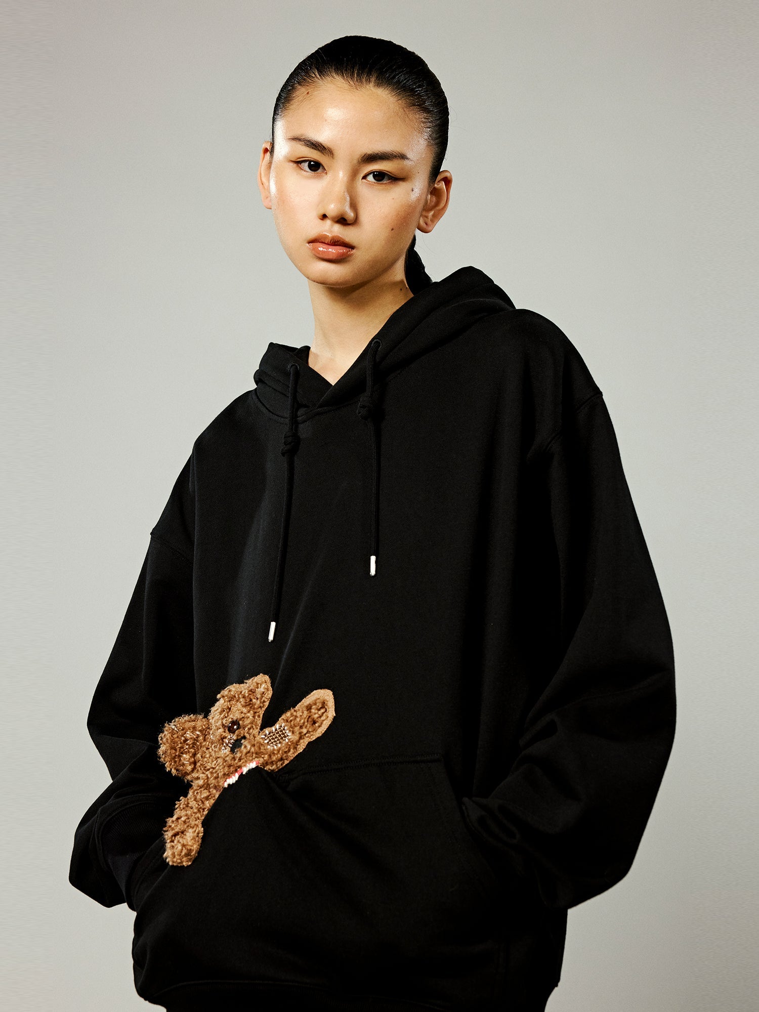 Hoodie with a little puppy biting the pocket