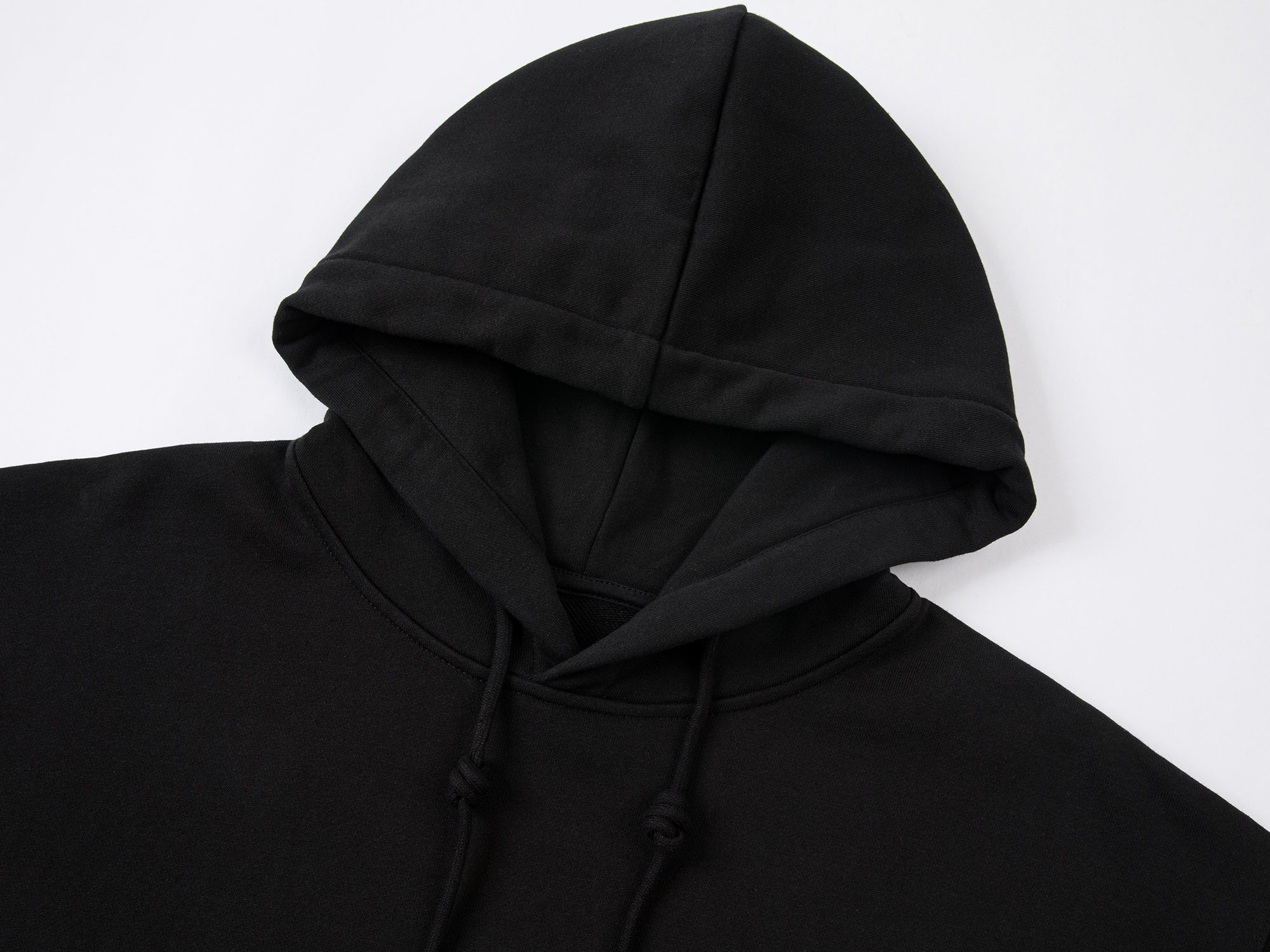 Hoodie with a little puppy biting the pocket