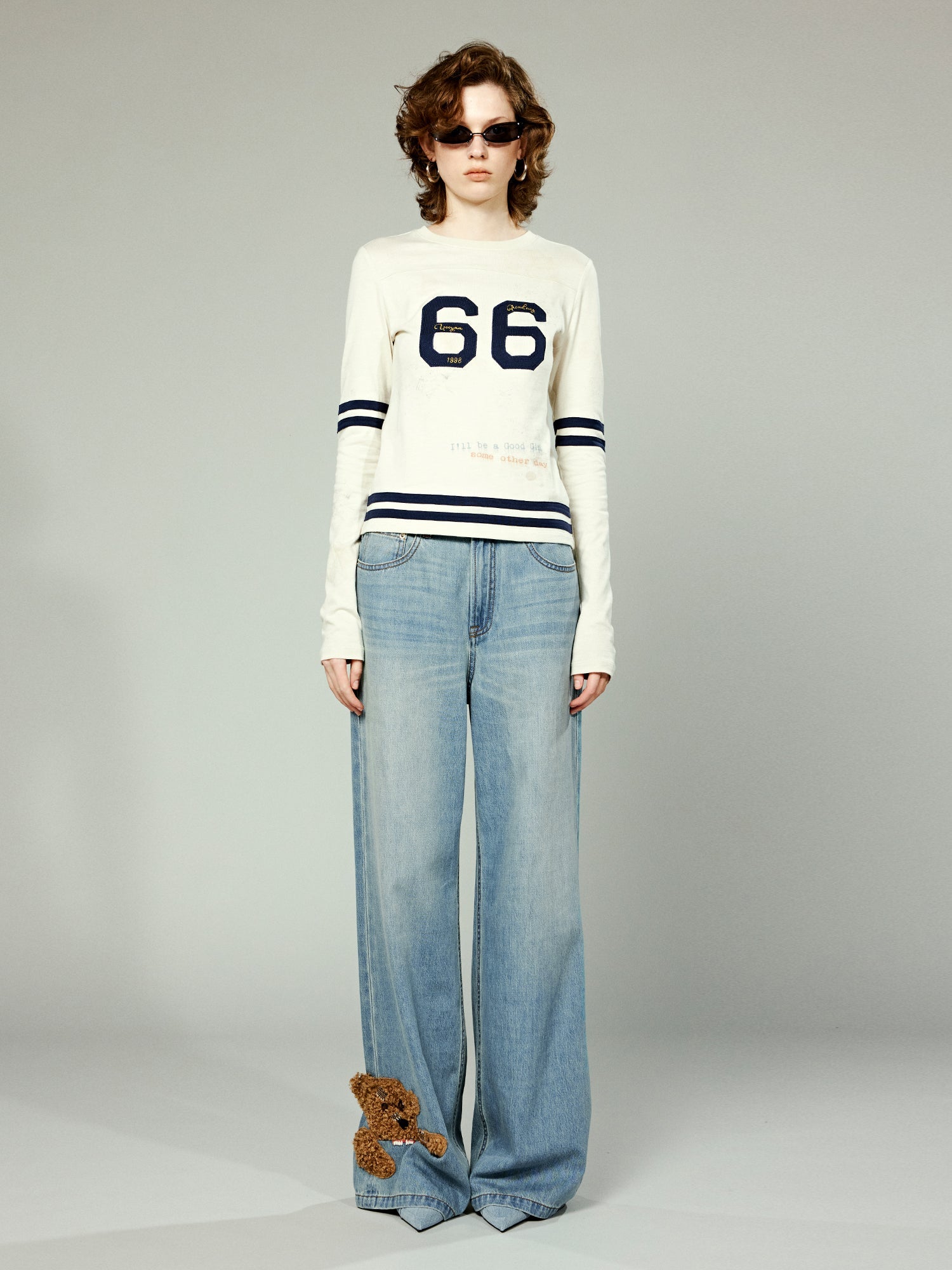 Contrasting Color Distressed Number Print T-Shirt