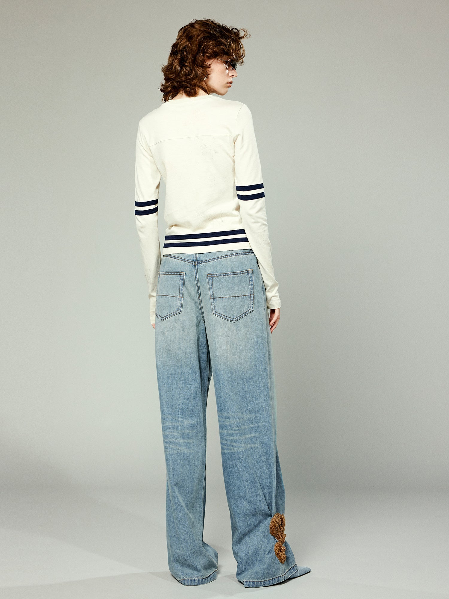 Contrasting Color Distressed Number Print T-Shirt