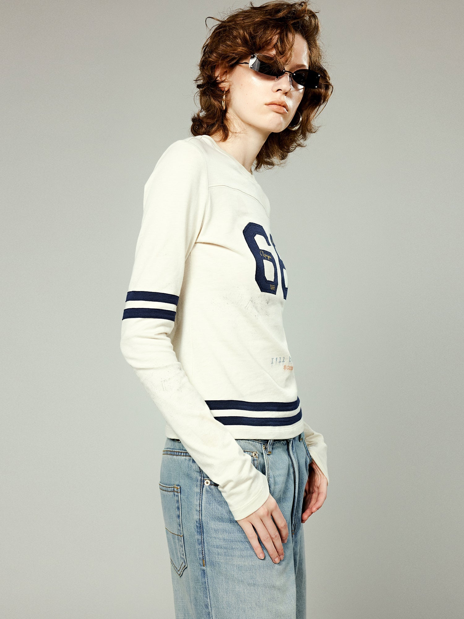 Contrasting Color Distressed Number Print T-Shirt