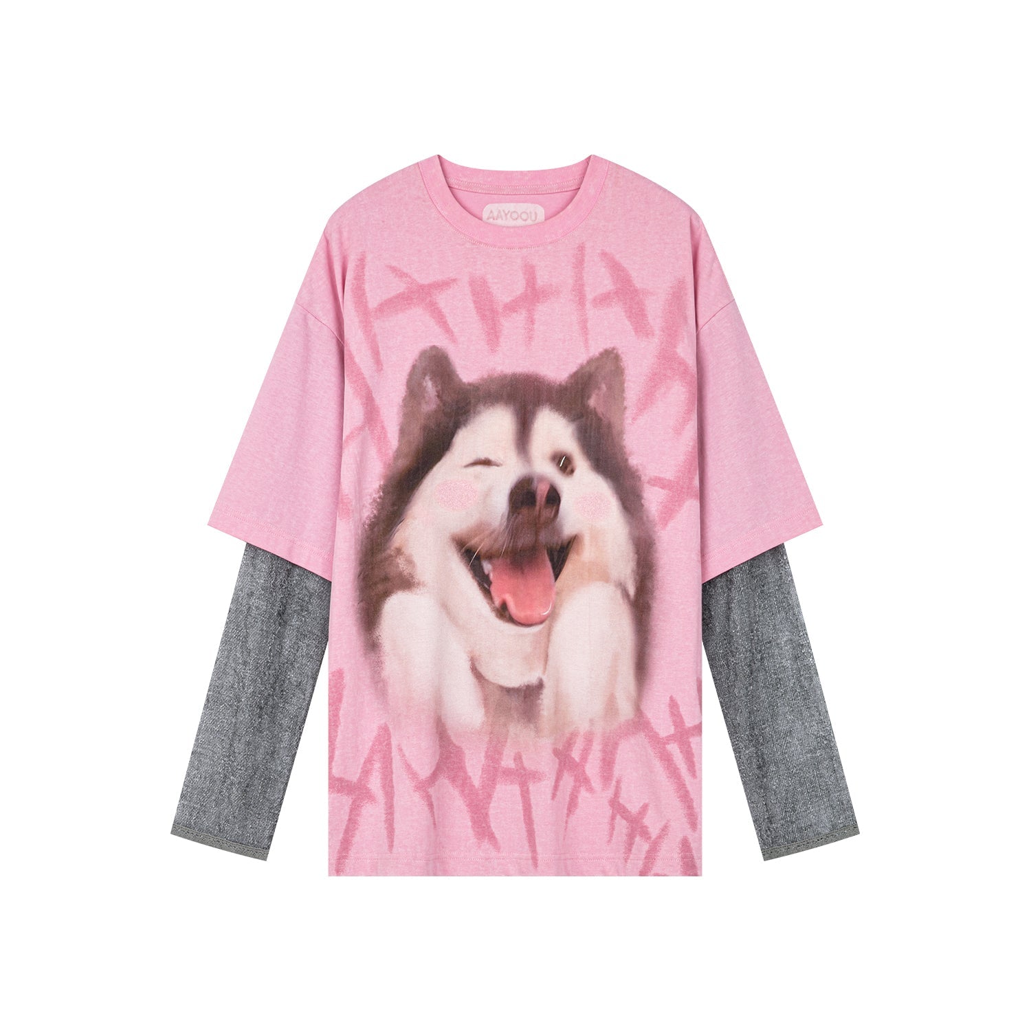 笑う犬のプリント入りフェイクツーピーススタイルTシャツ
