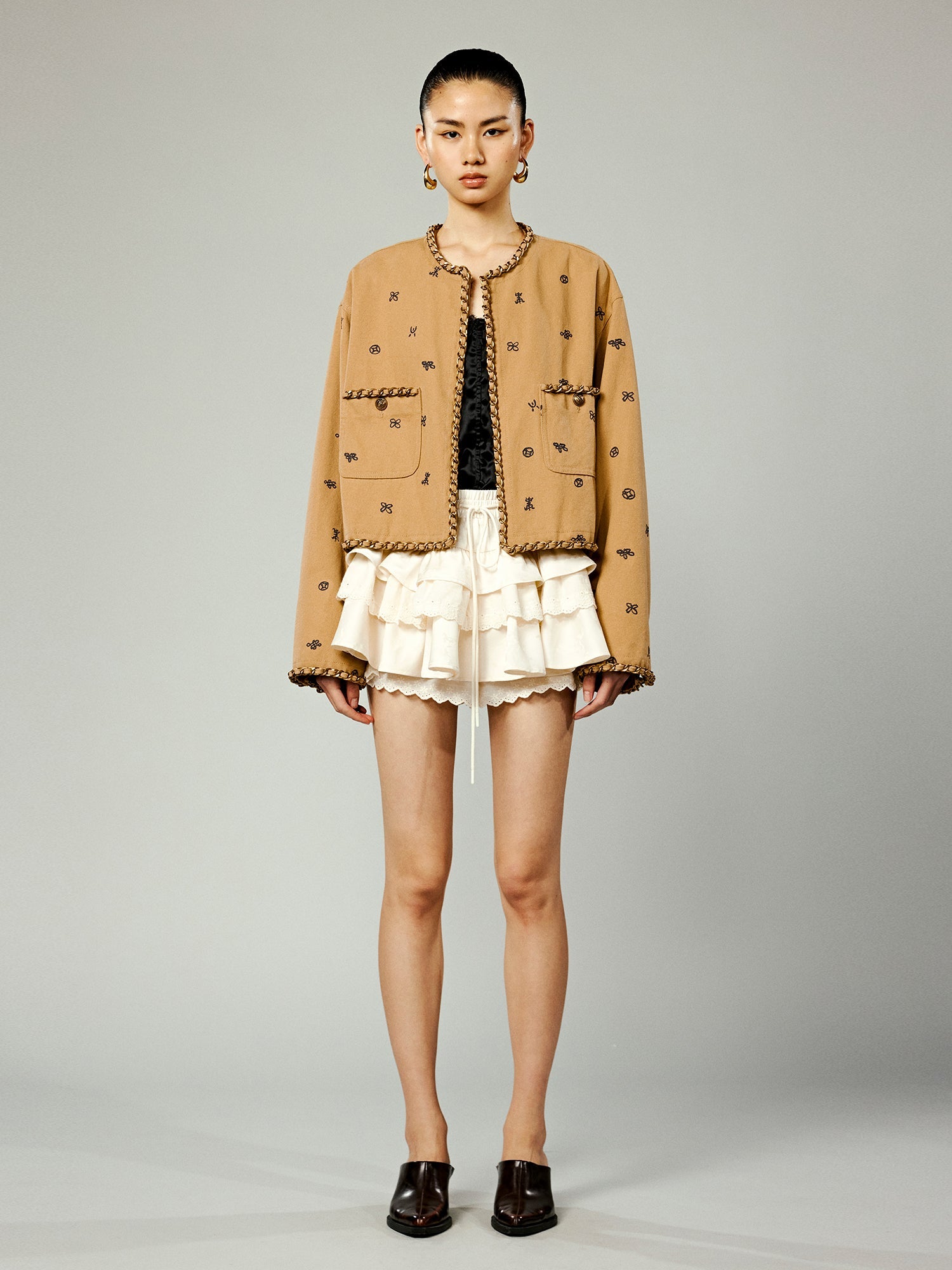 Chinese-style embroidered collarless jacket