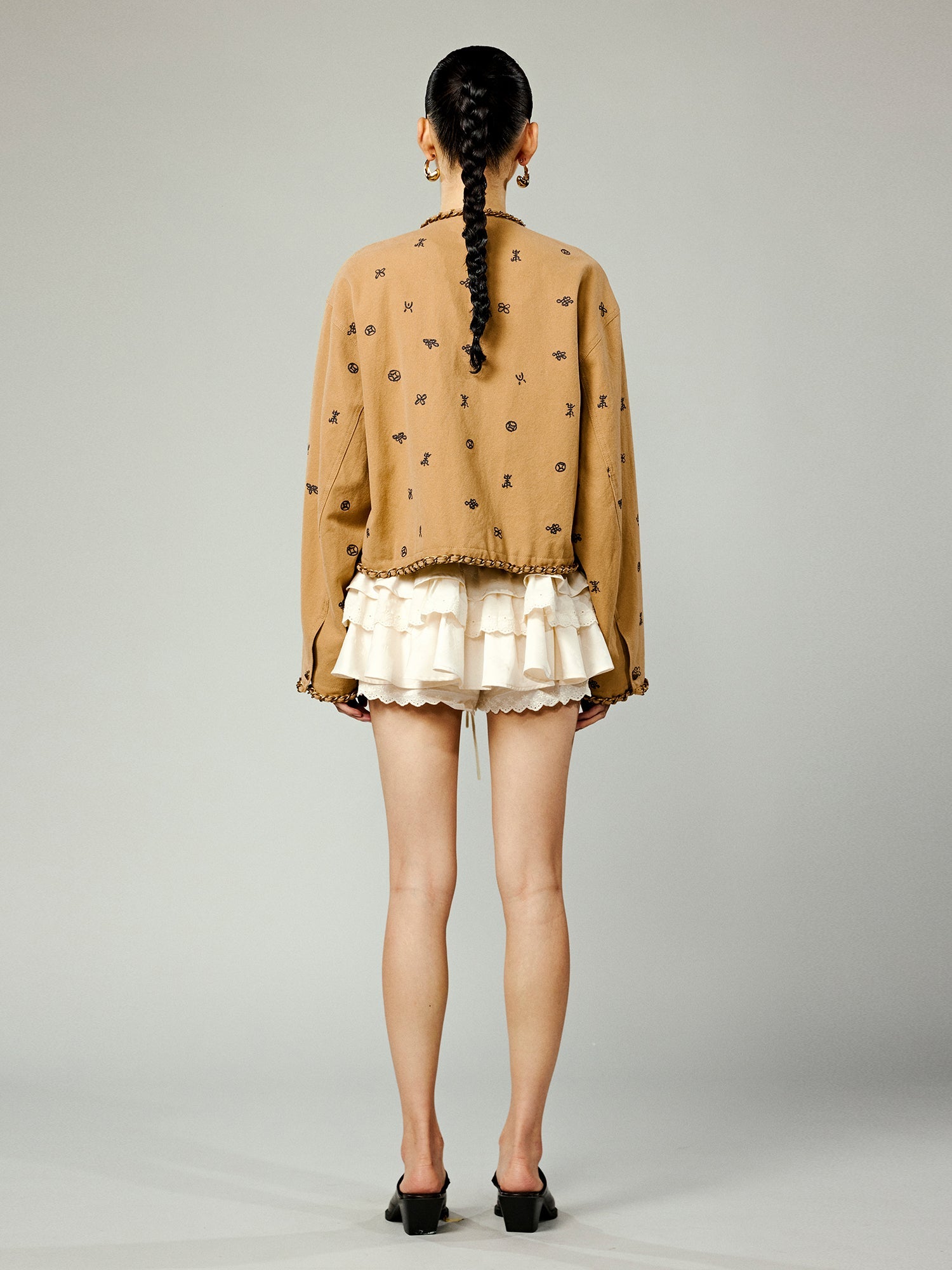 Chinese-style embroidered collarless jacket