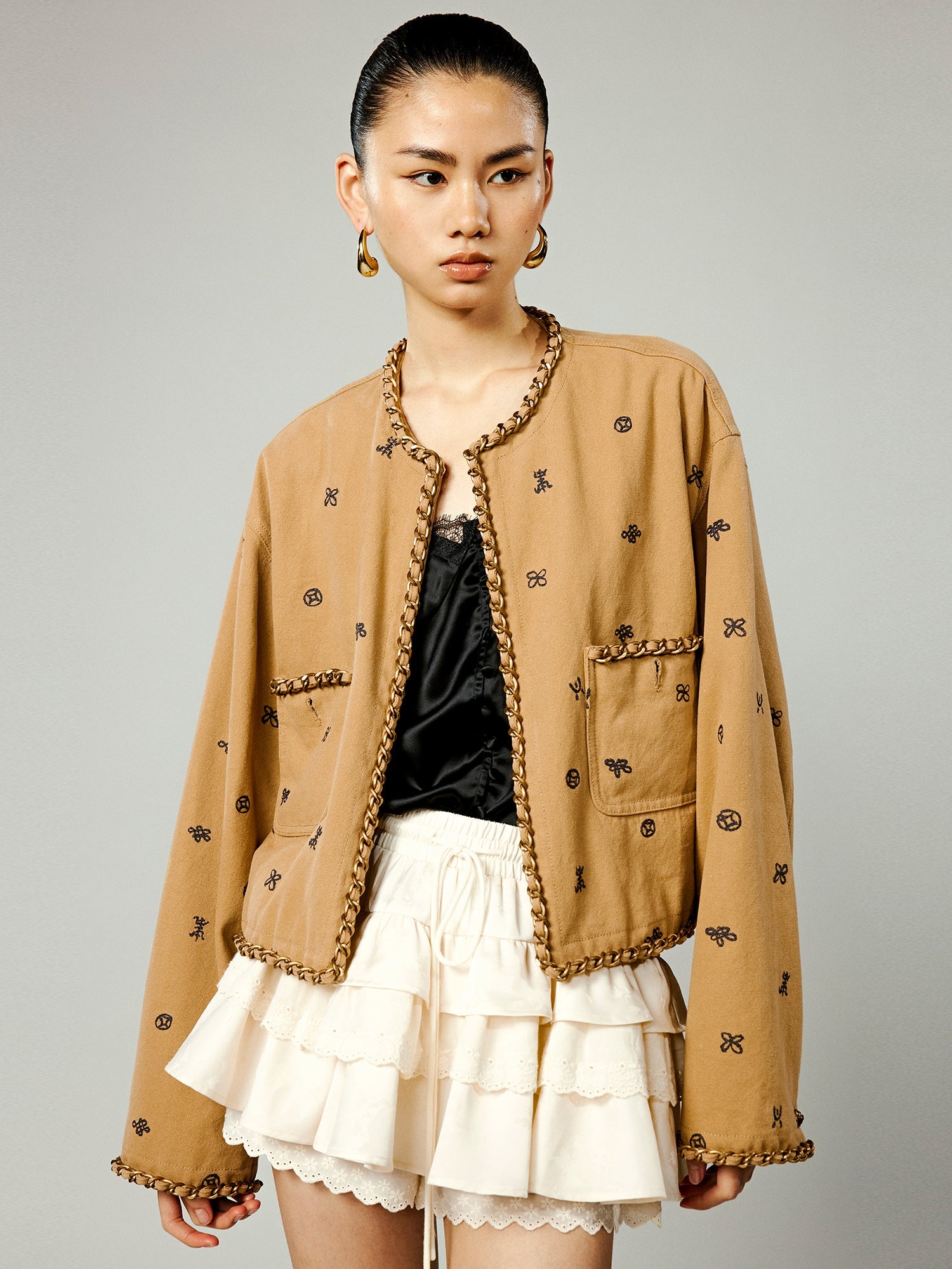 Chinese-style embroidered collarless jacket
