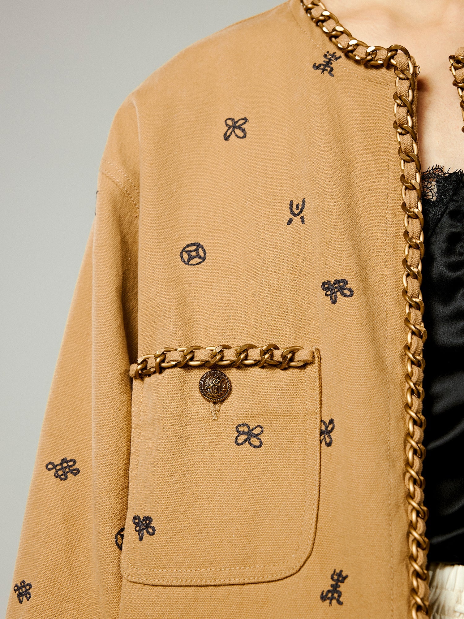 Chinese-style embroidered collarless jacket