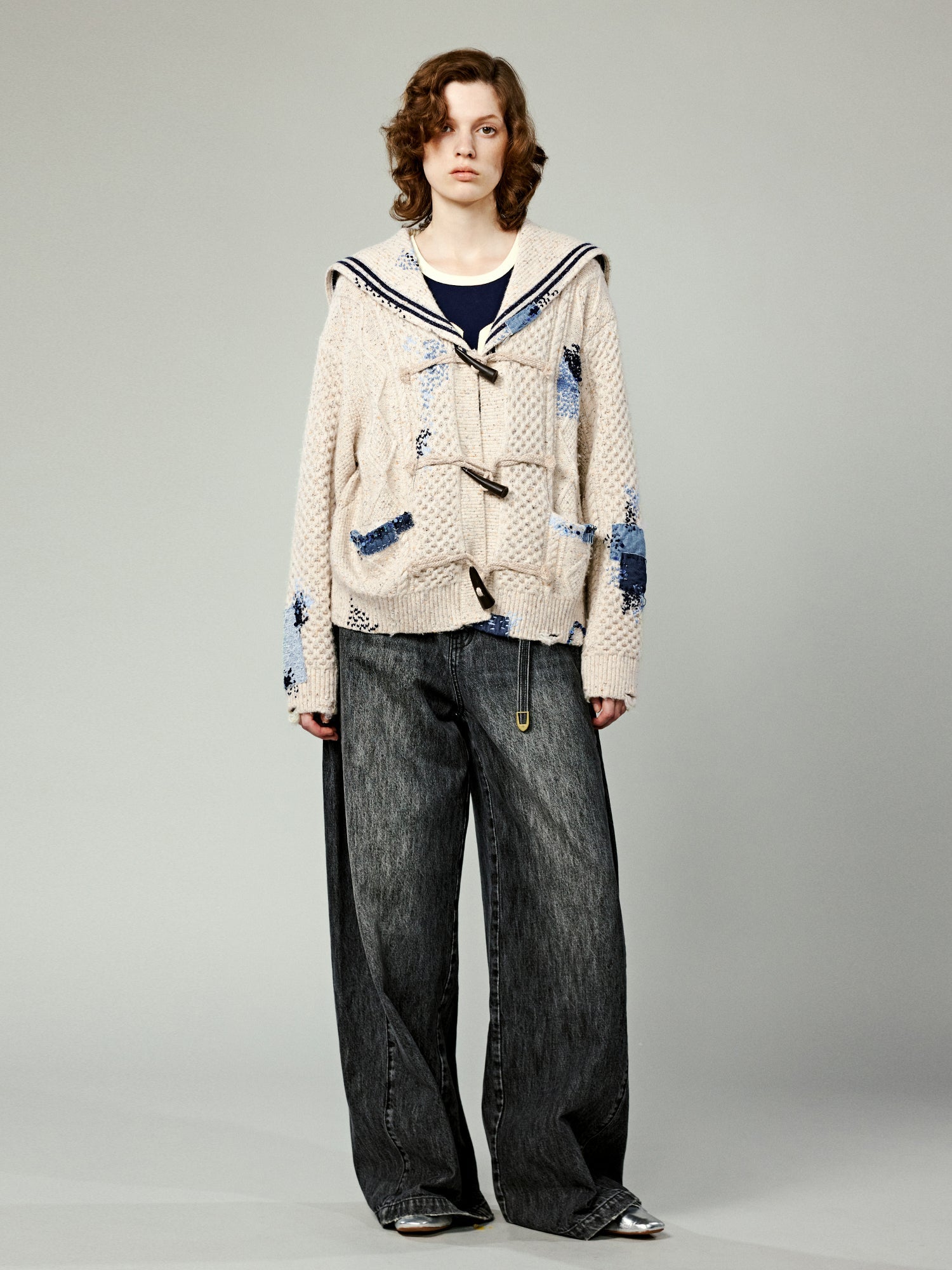 Structured side-pleat belted jeans