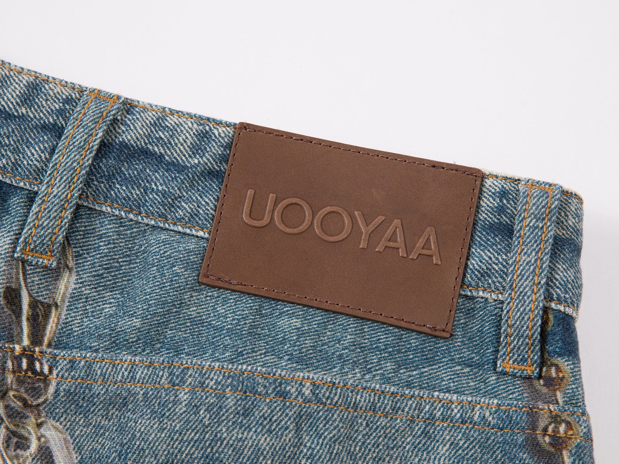 Trompe l'oeil chain print jeans