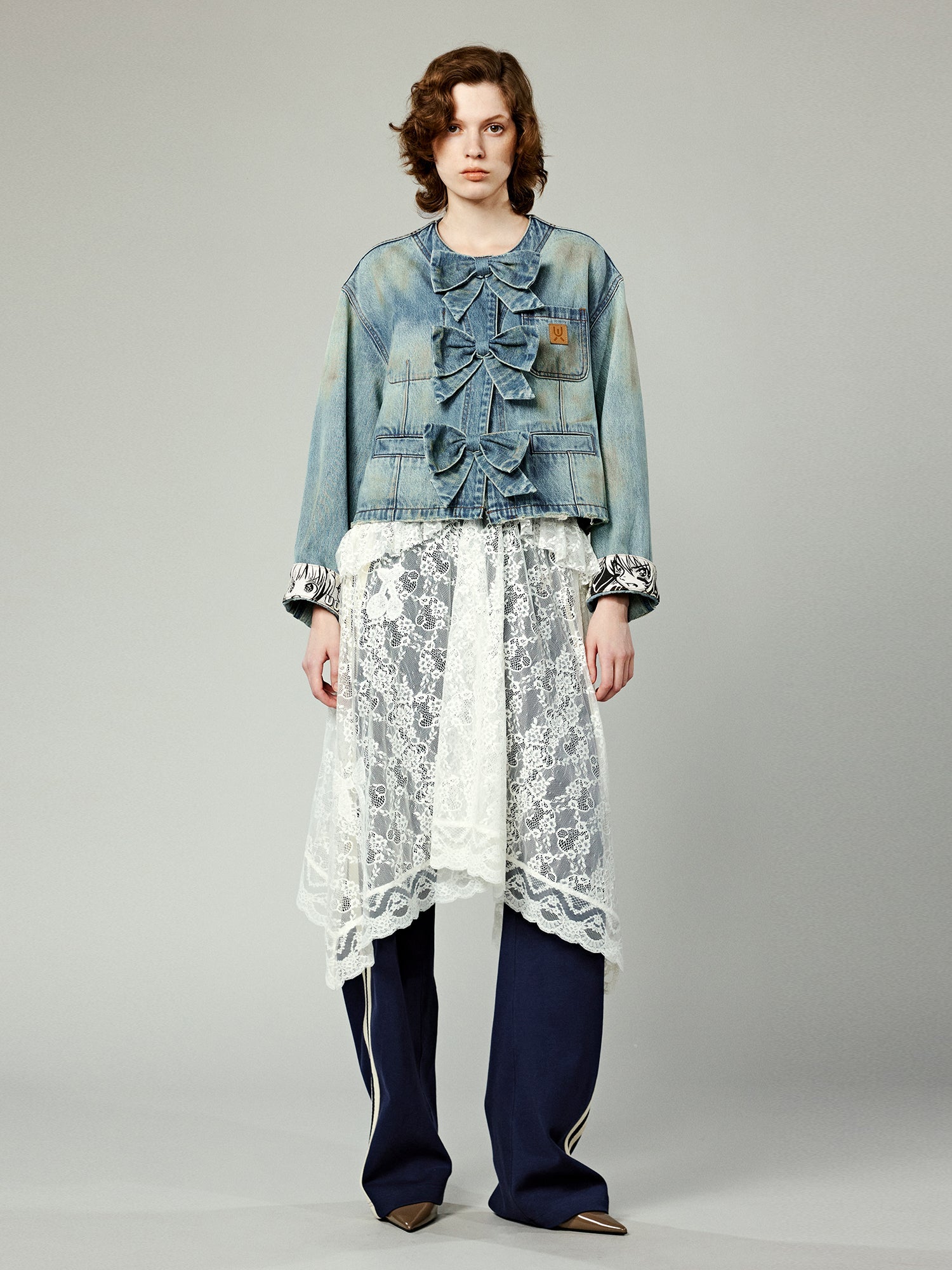 Denim jacket with bow fastenings