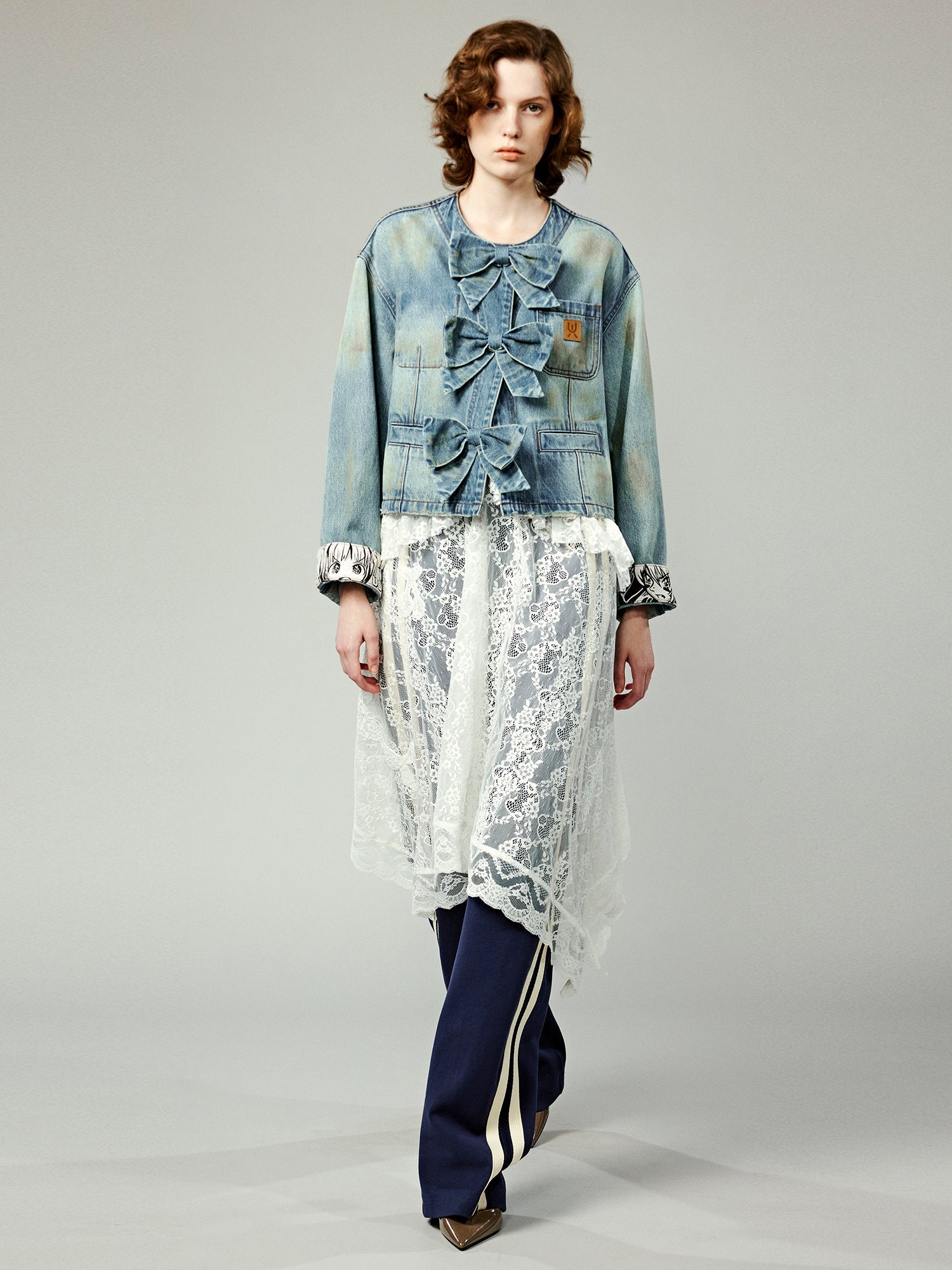 Denim jacket with bow fastenings