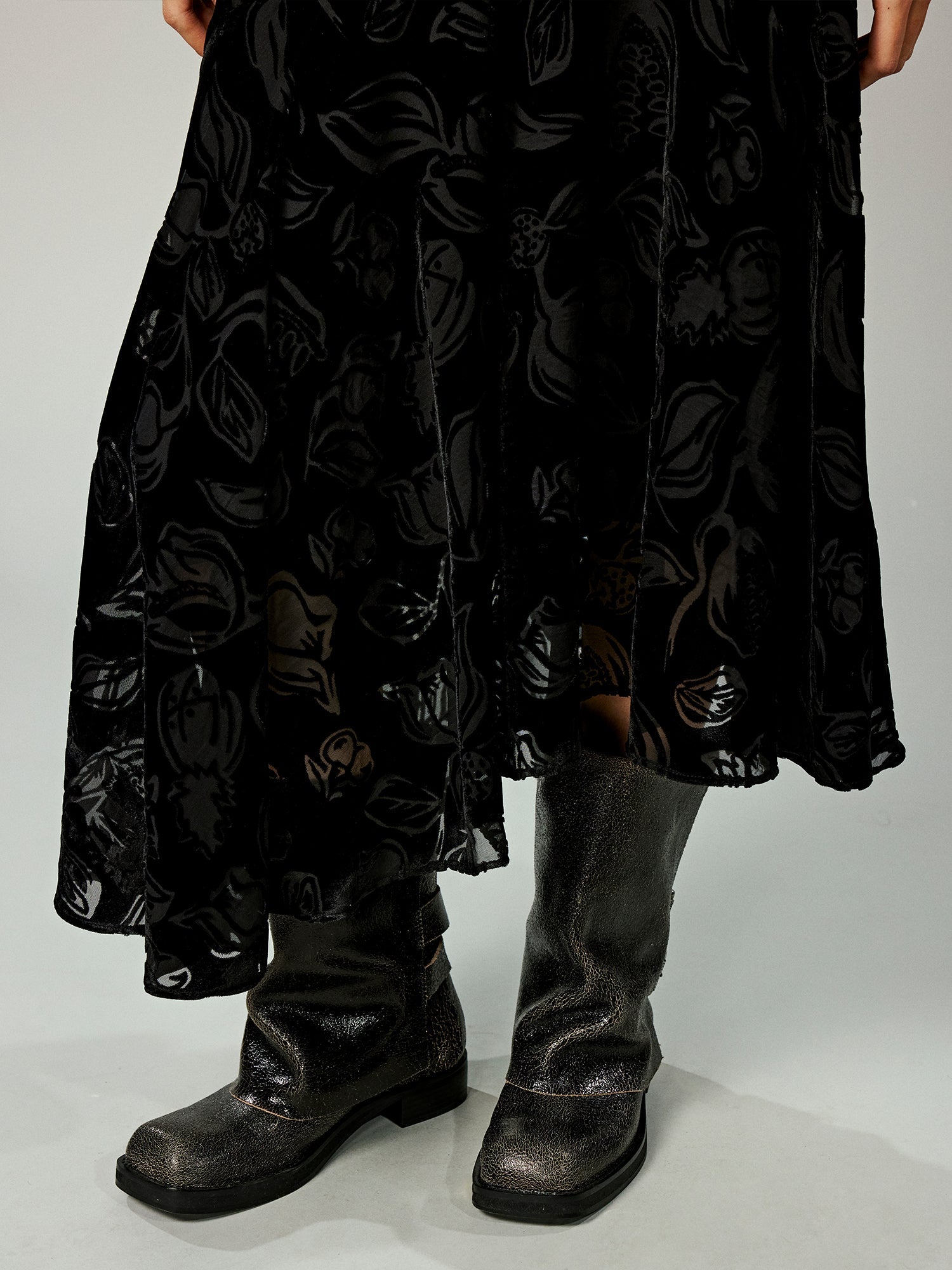 Velvet floral irregular hem skirt