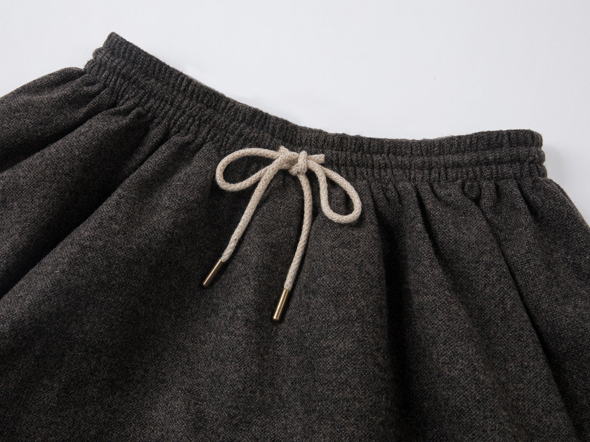 Sporty ruffle hem tweed skort in grey