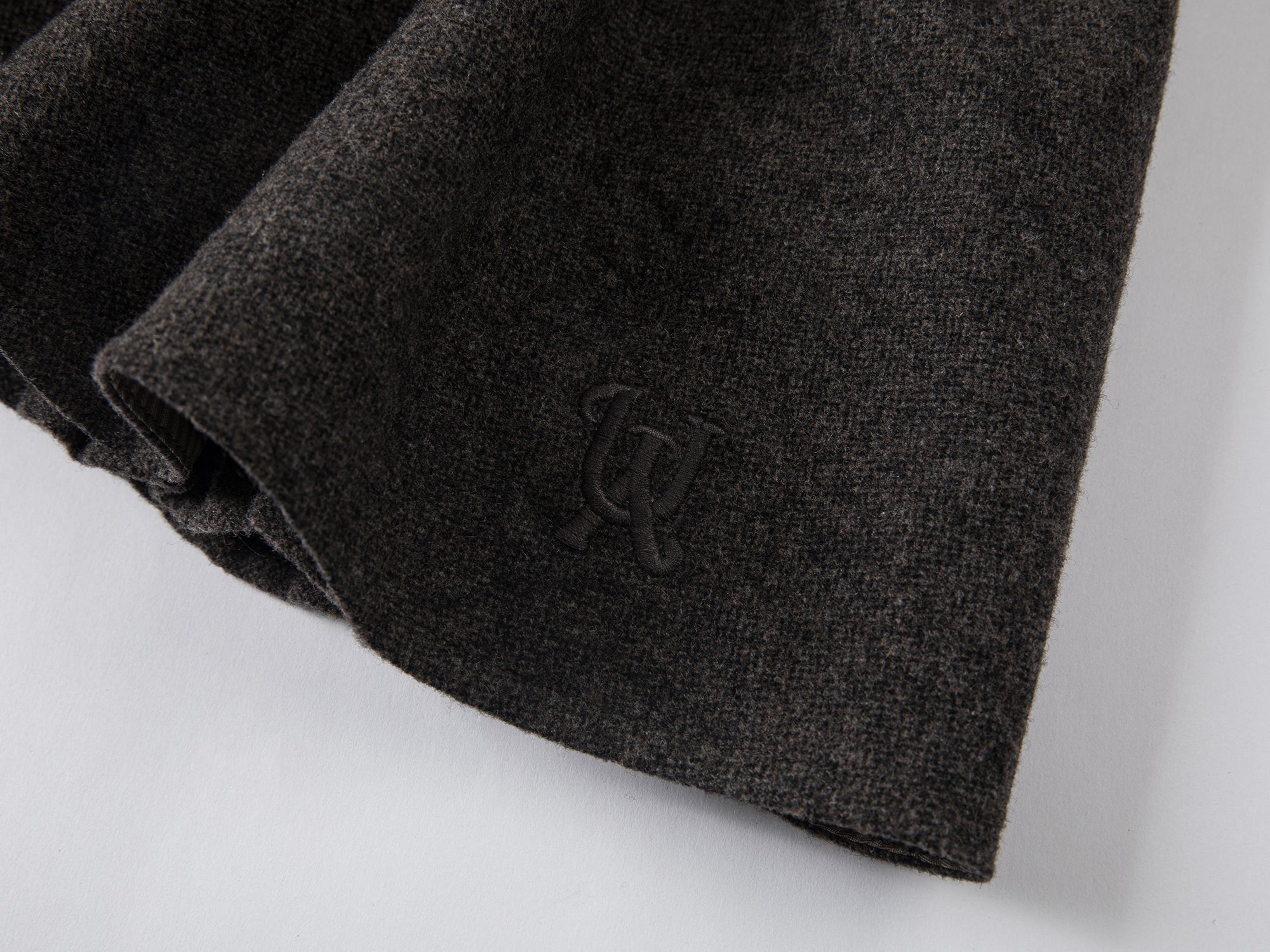 Sporty ruffle hem tweed skort in grey