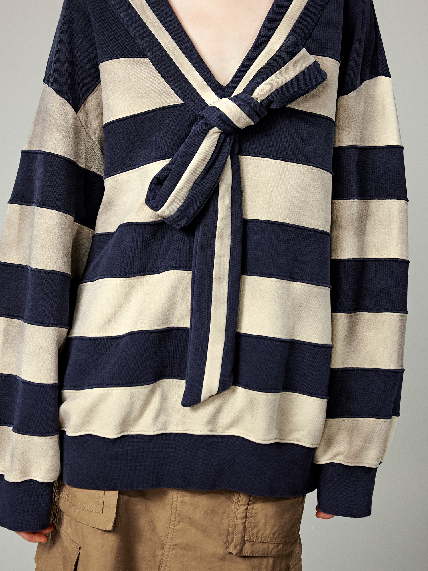 Bow tie striped sweatshirt