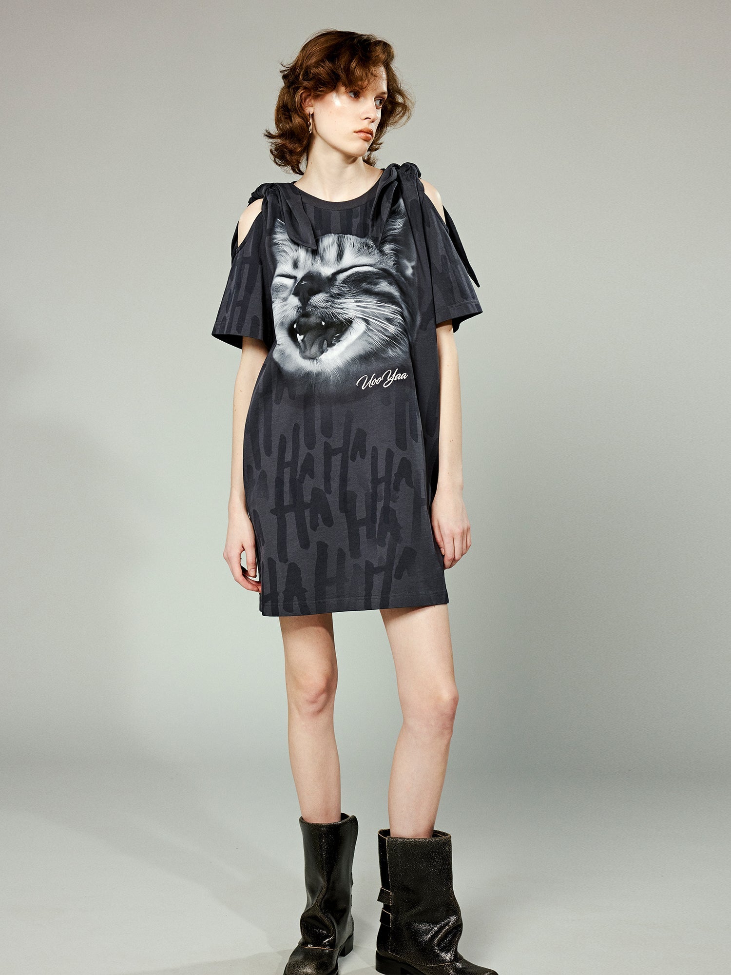 Playful dress with cat print