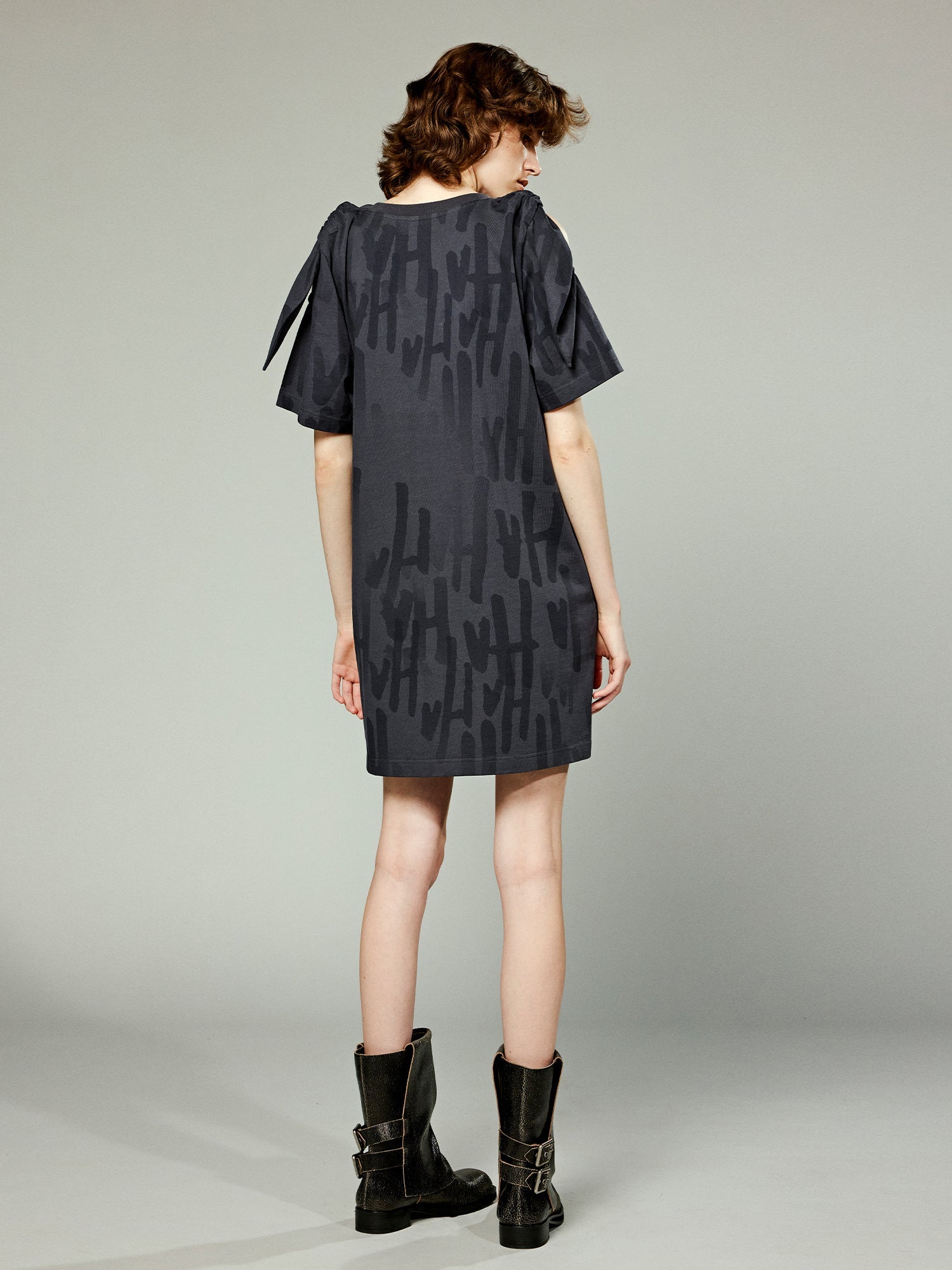 Playful dress with cat print