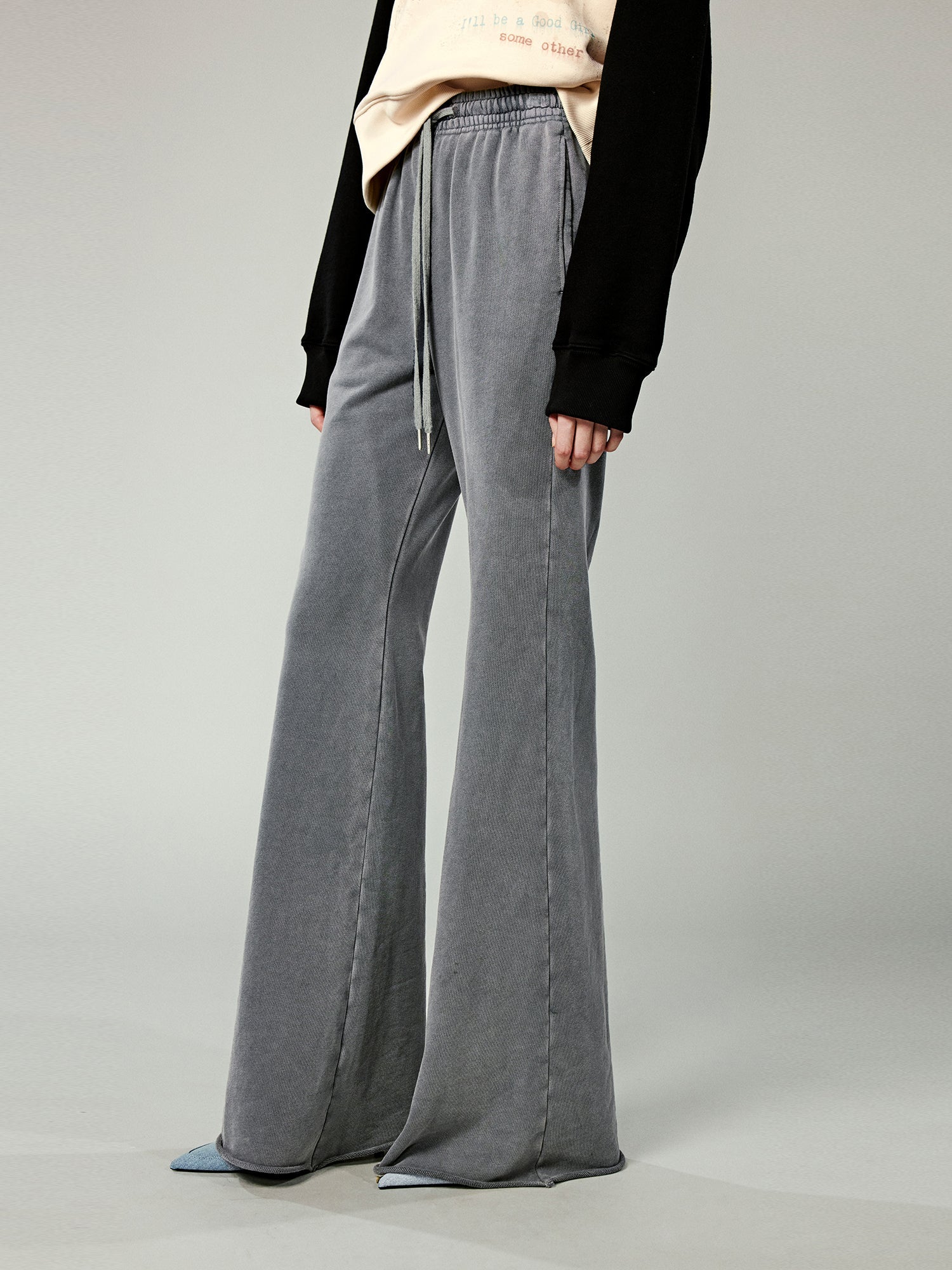 Washed flared sweatpants in grey