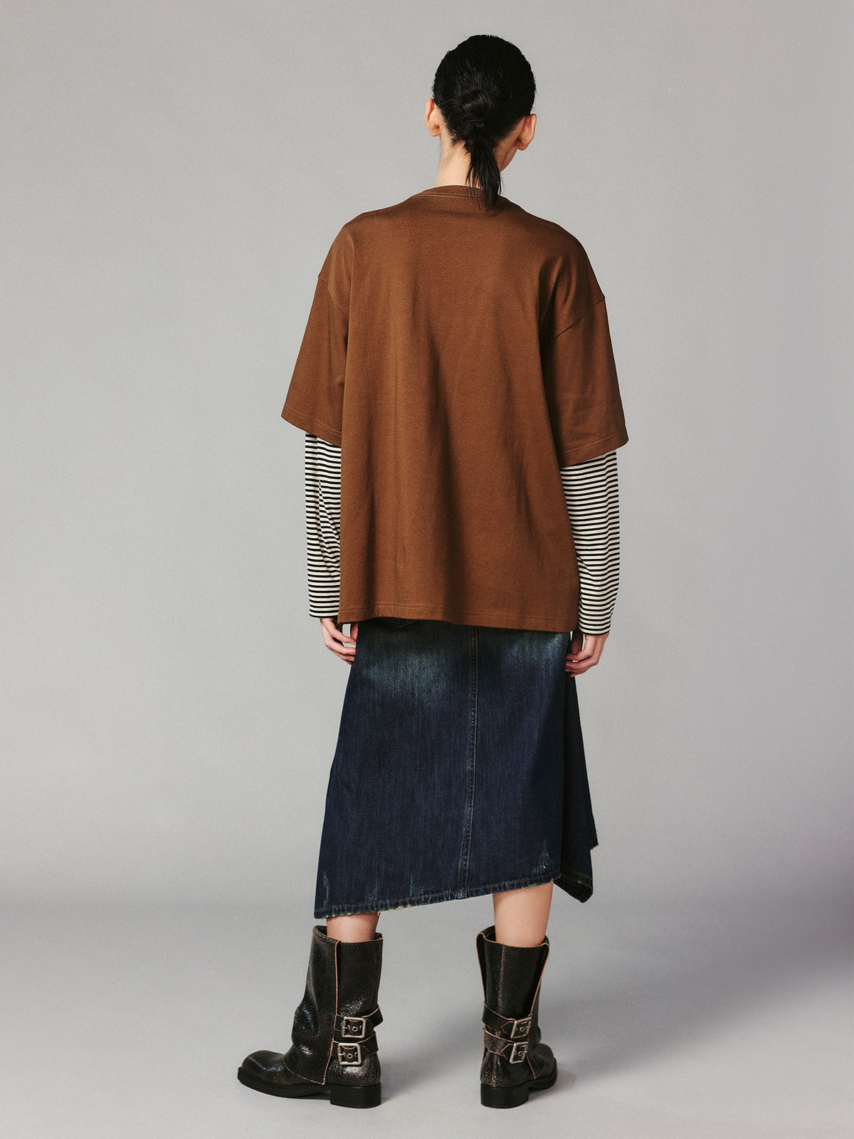 クマ柄の二重レイヤード長袖Tシャツ