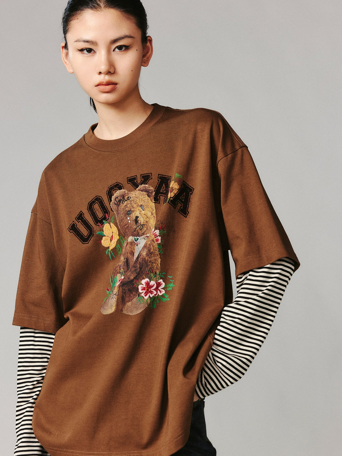 クマ柄の二重レイヤード長袖Tシャツ