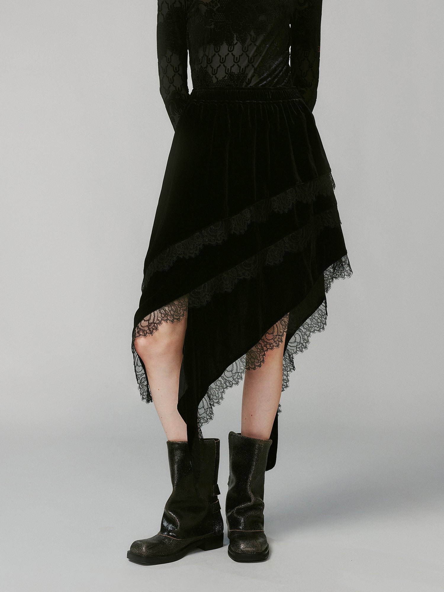 Asymetric ruffled tiered skirt