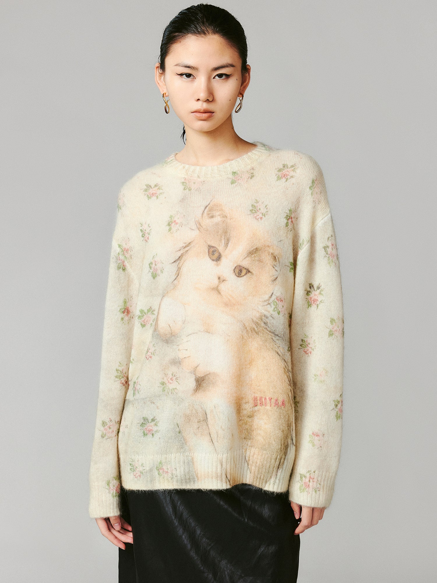 Lying-down cat pullover sweater