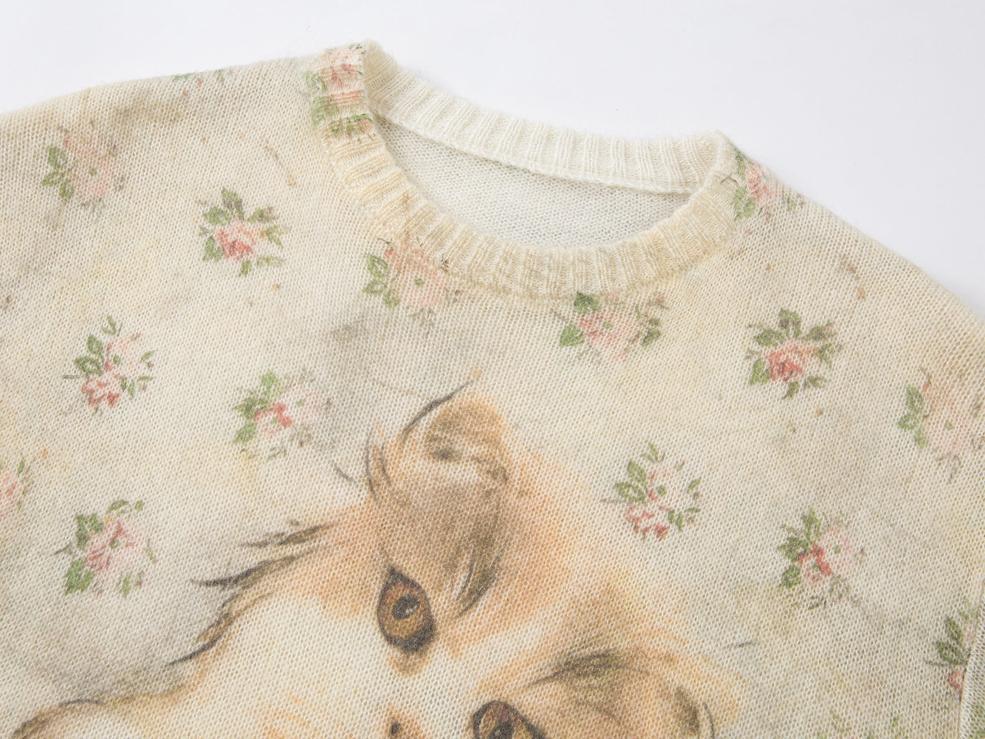 Lying-down cat pullover sweater