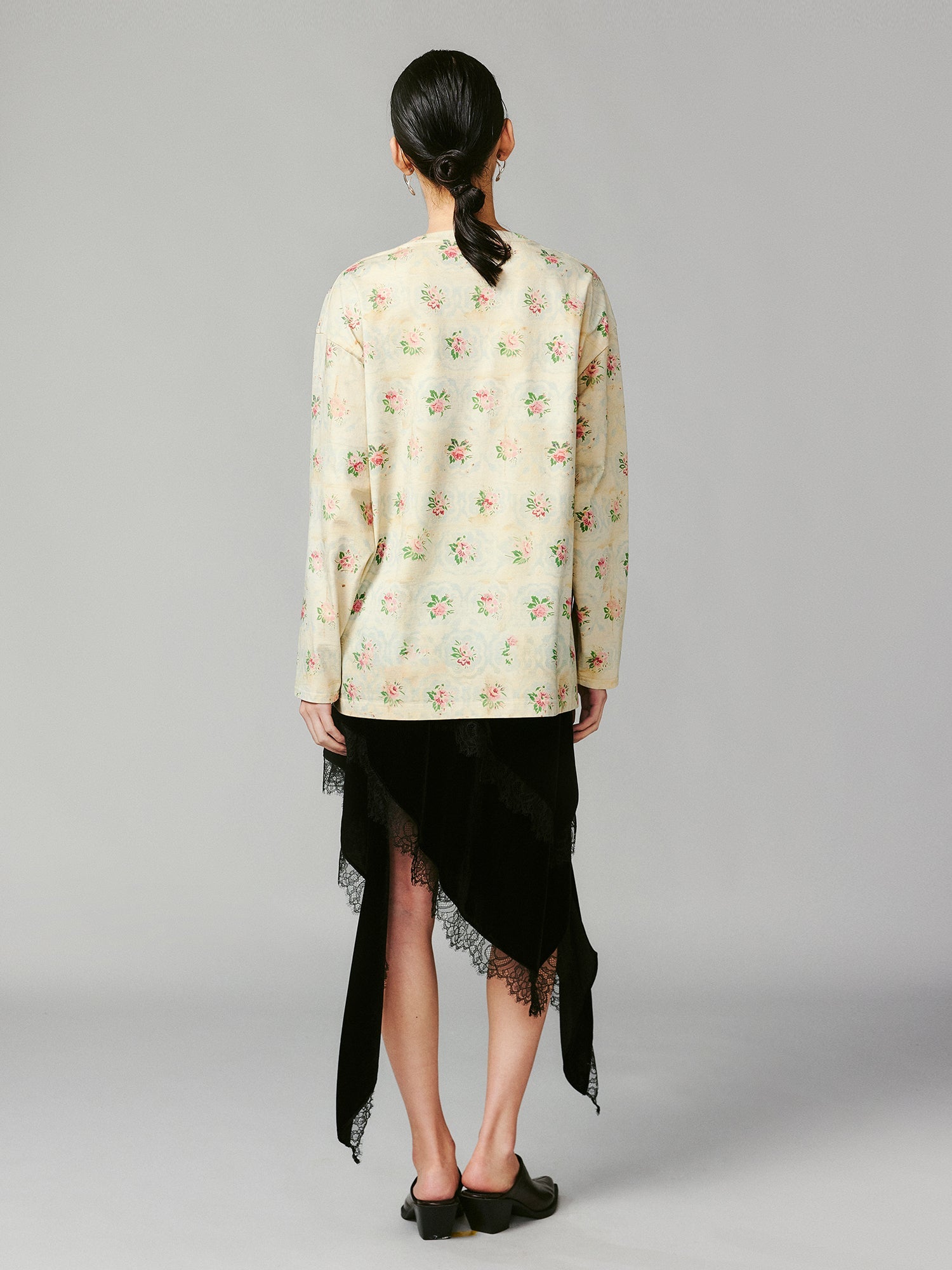 Lying-down cat long-sleeve T-shirt