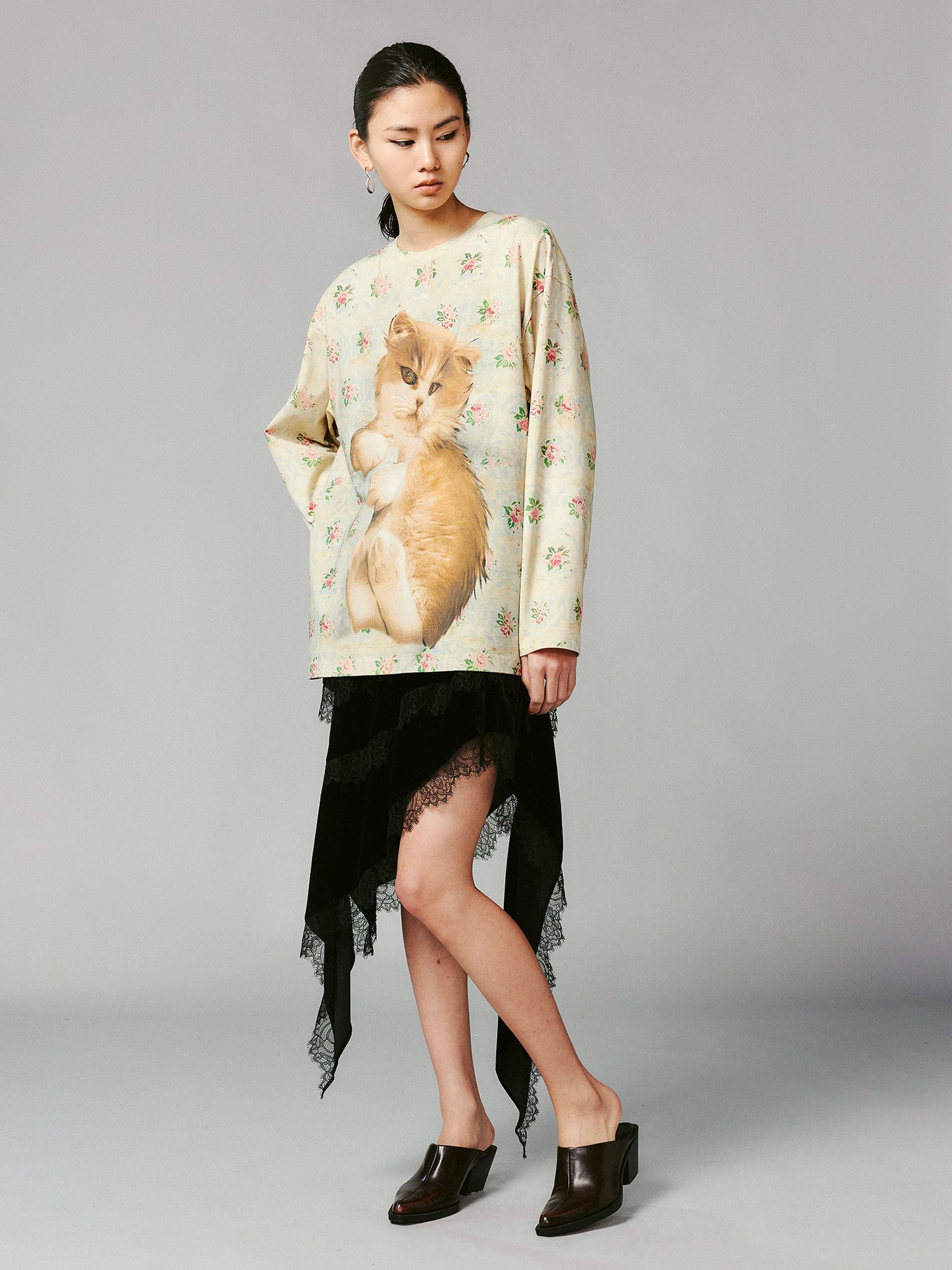 Lying-down cat long-sleeve T-shirt