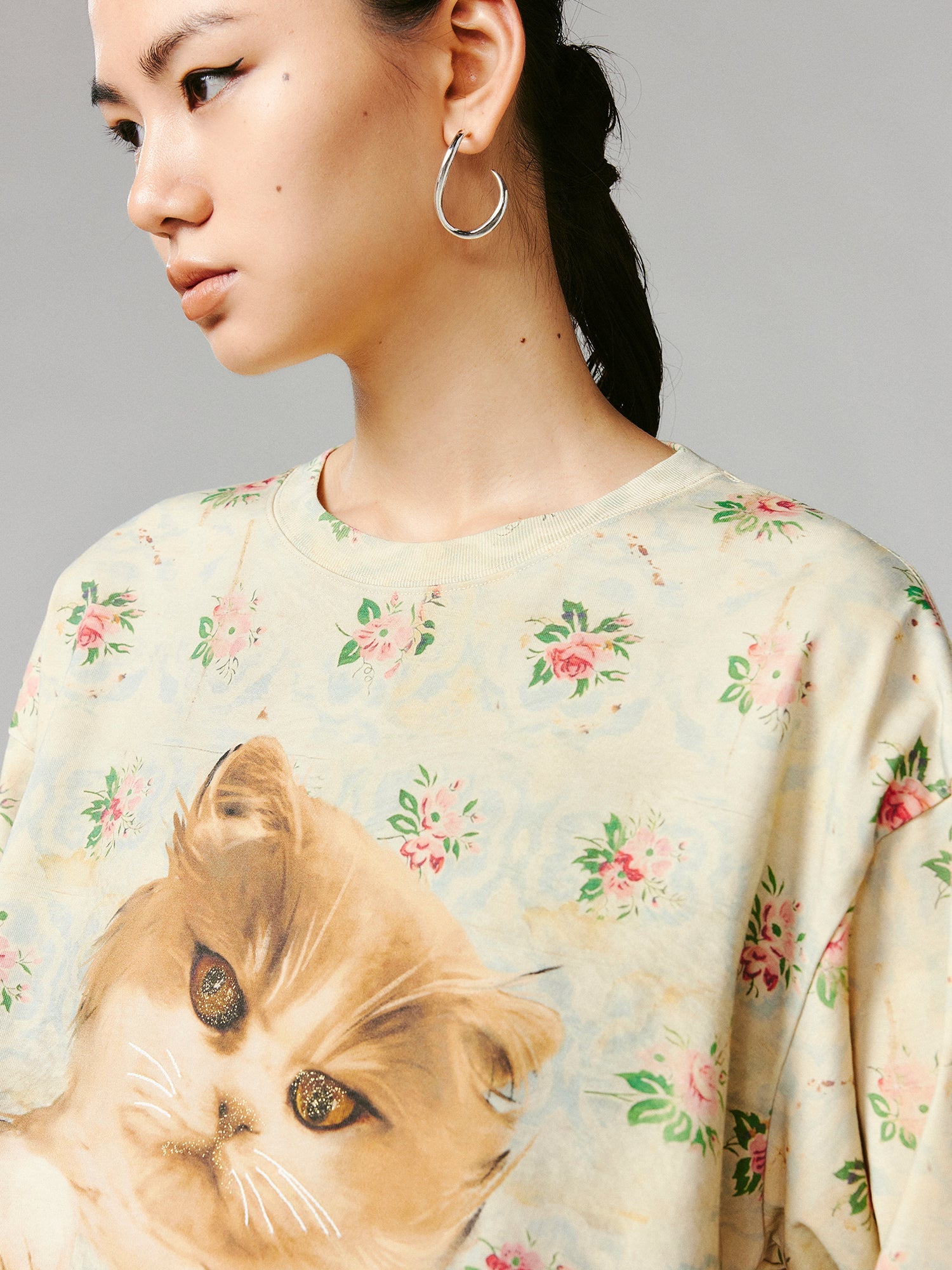 Lying-down cat long-sleeve T-shirt