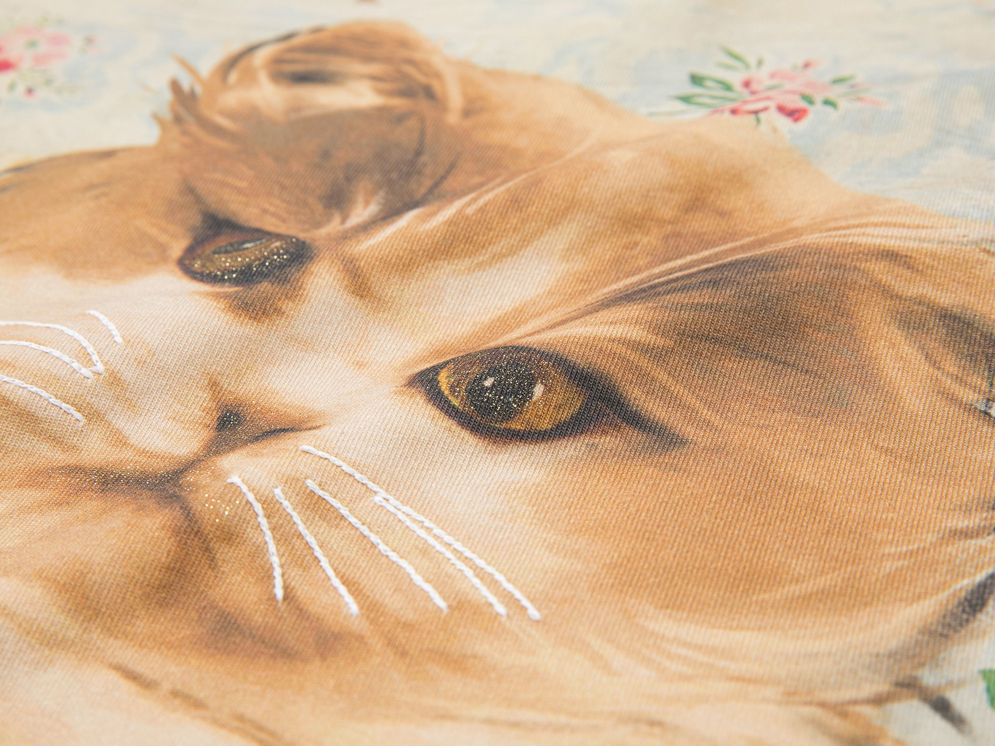 Lying-down cat long-sleeve T-shirt