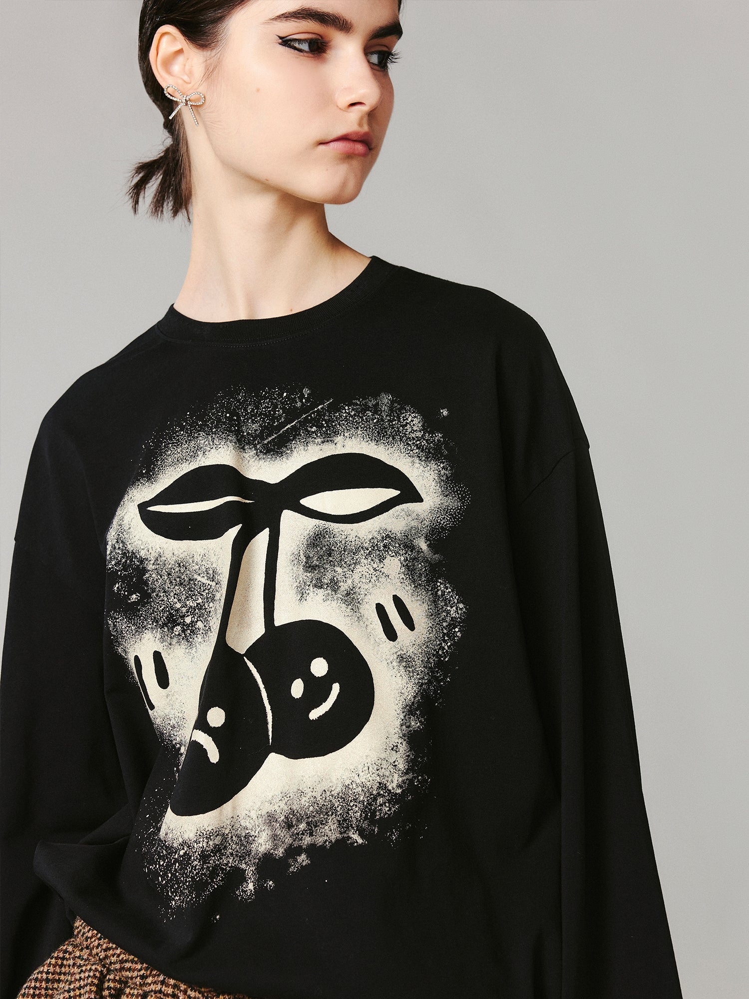 Emotional dynamic cherry long sleeve T-shirt