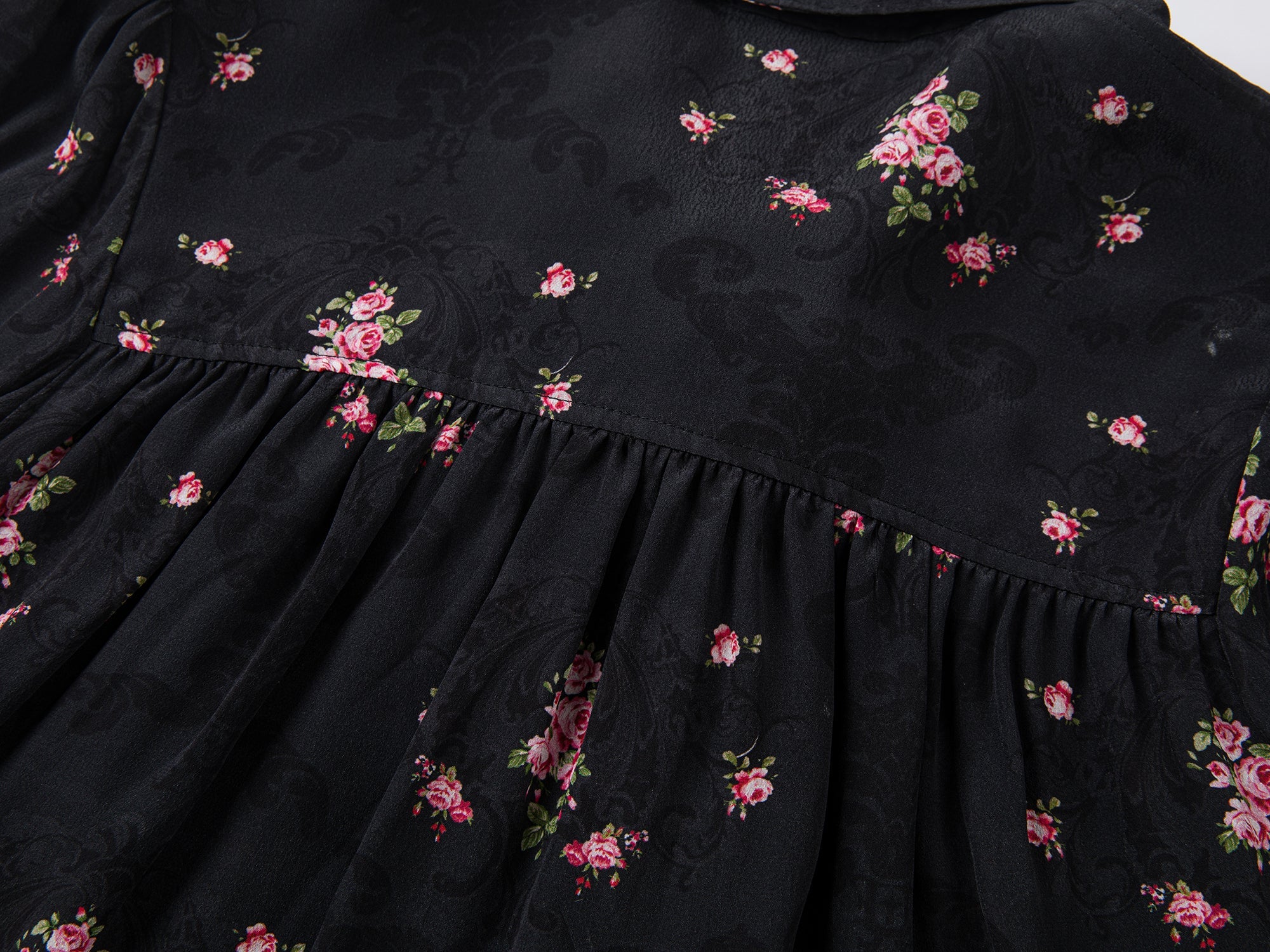 The European wallpaper-inspired floral romantic ribbon shirt