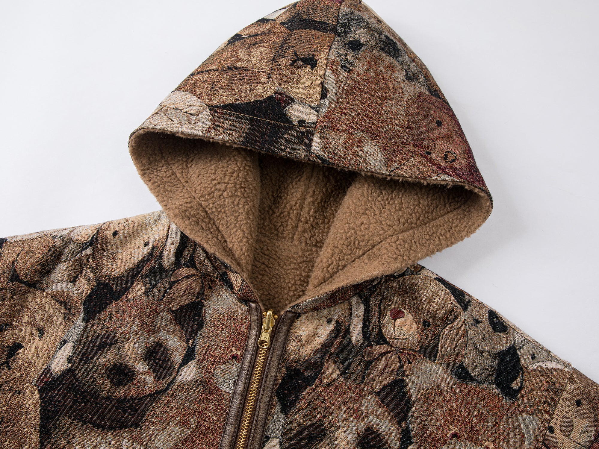 Hooded reversible blanket jacket covered with vintage plush toys