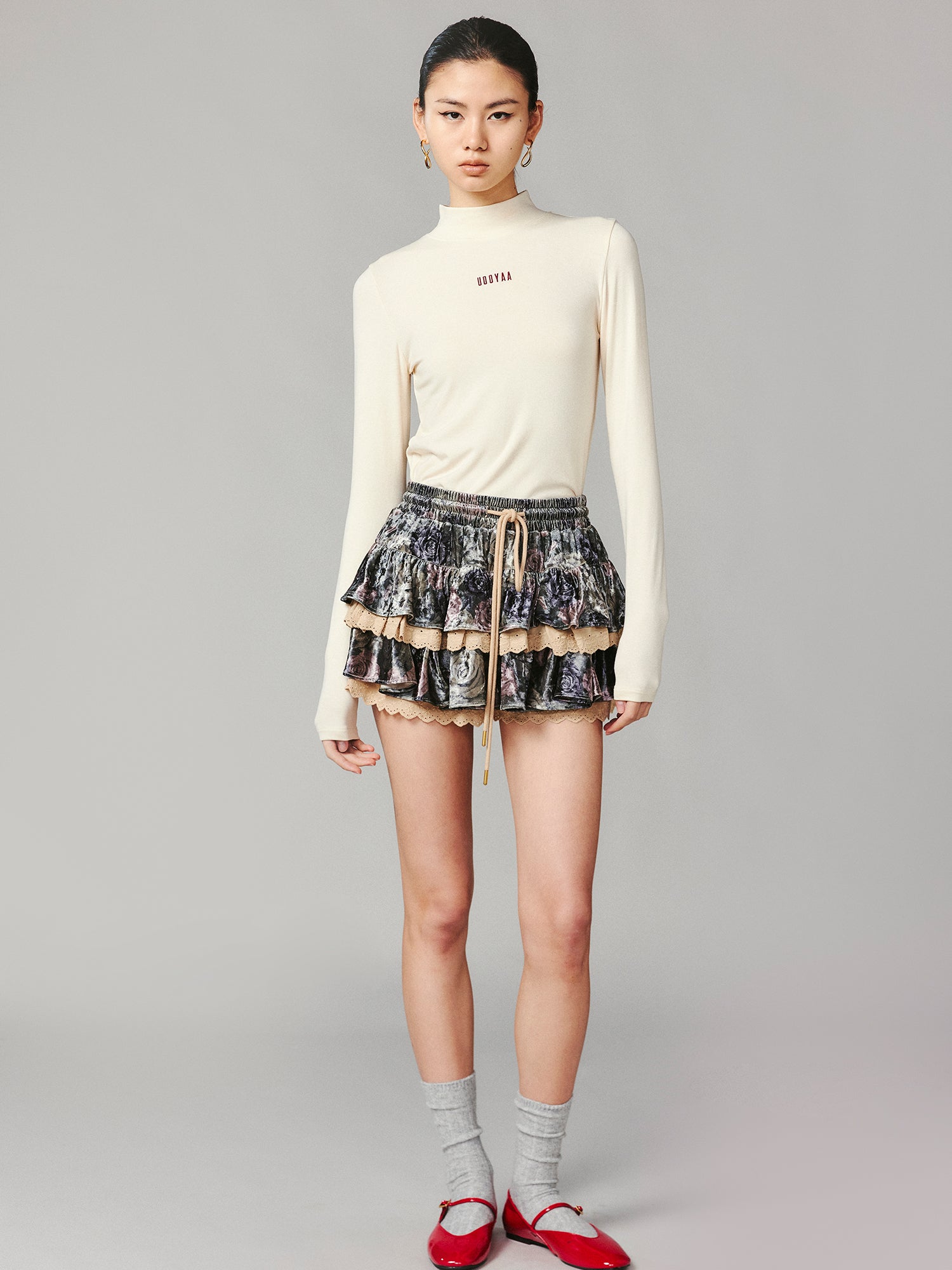 Contrast logo embroidered stand collar pullover