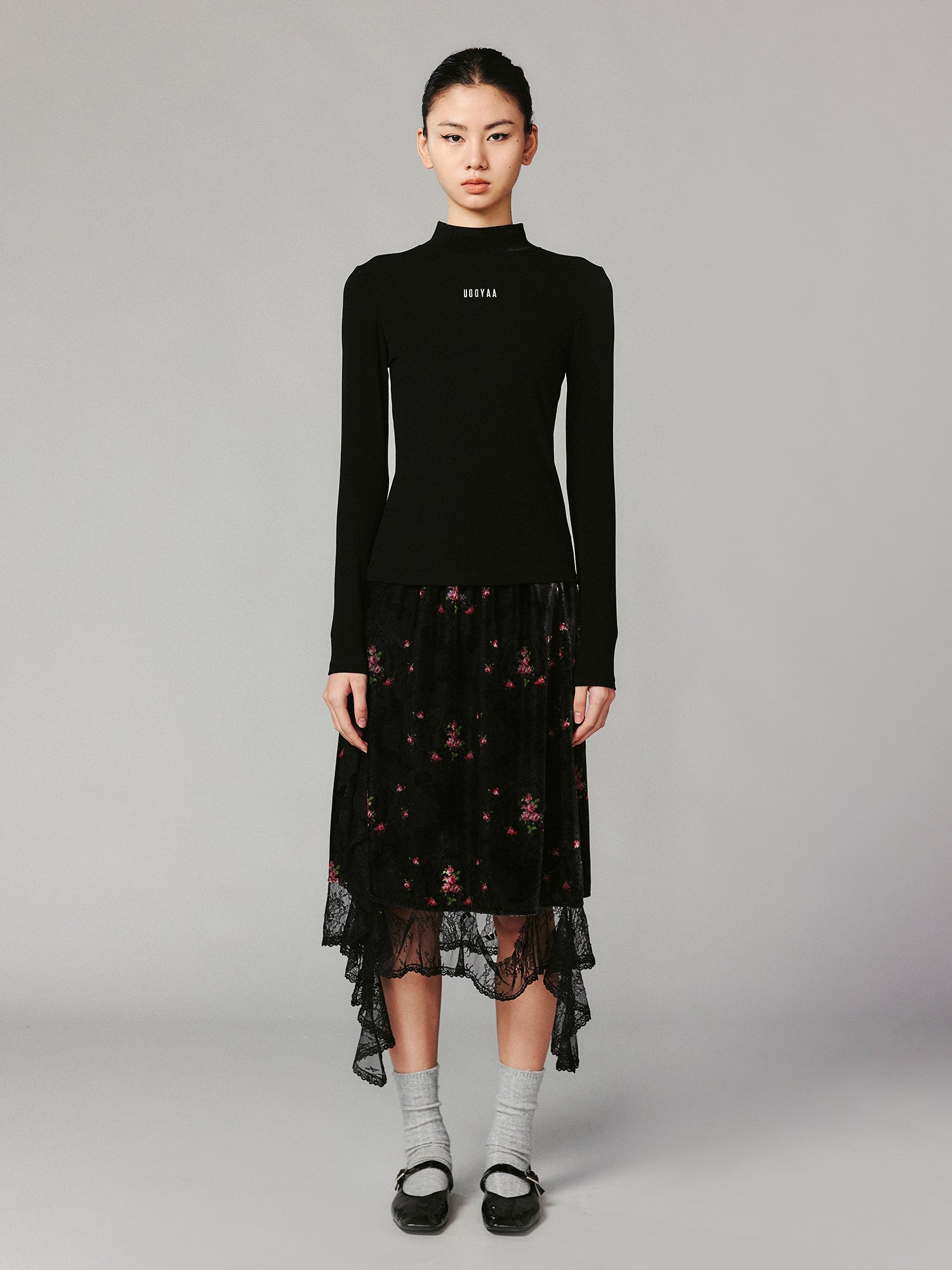 Contrast logo embroidered stand collar pullover