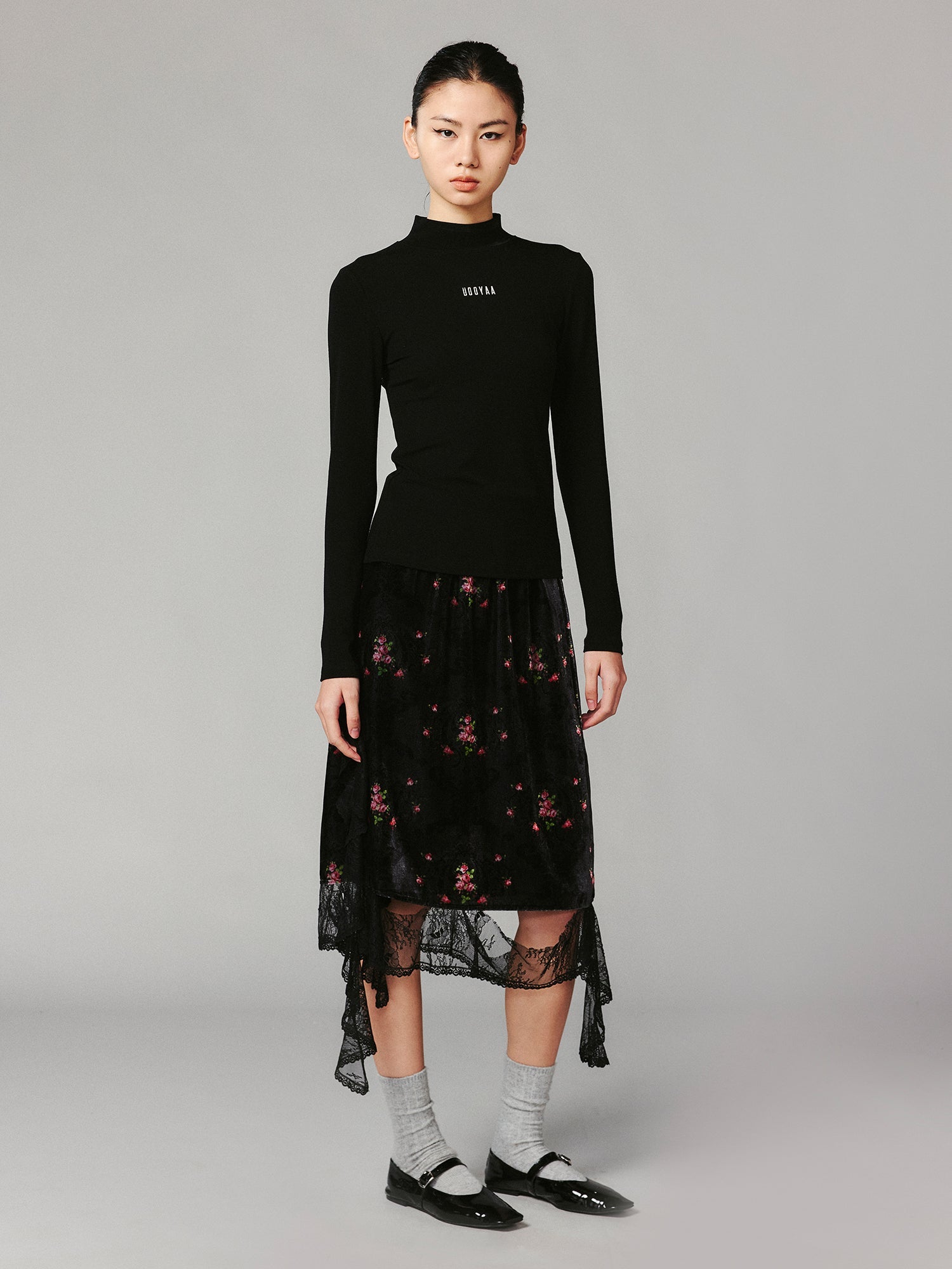 Contrast logo embroidered stand collar pullover