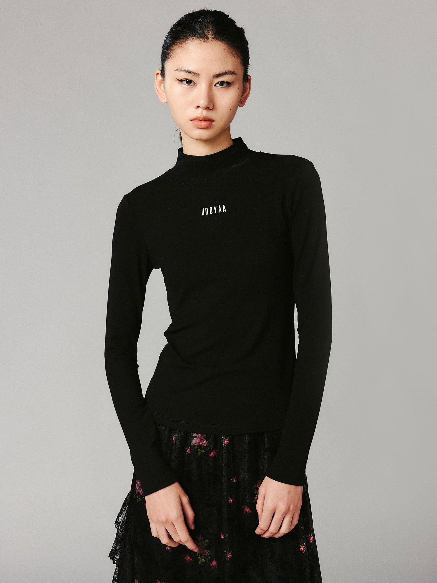 Contrast logo embroidered stand collar pullover